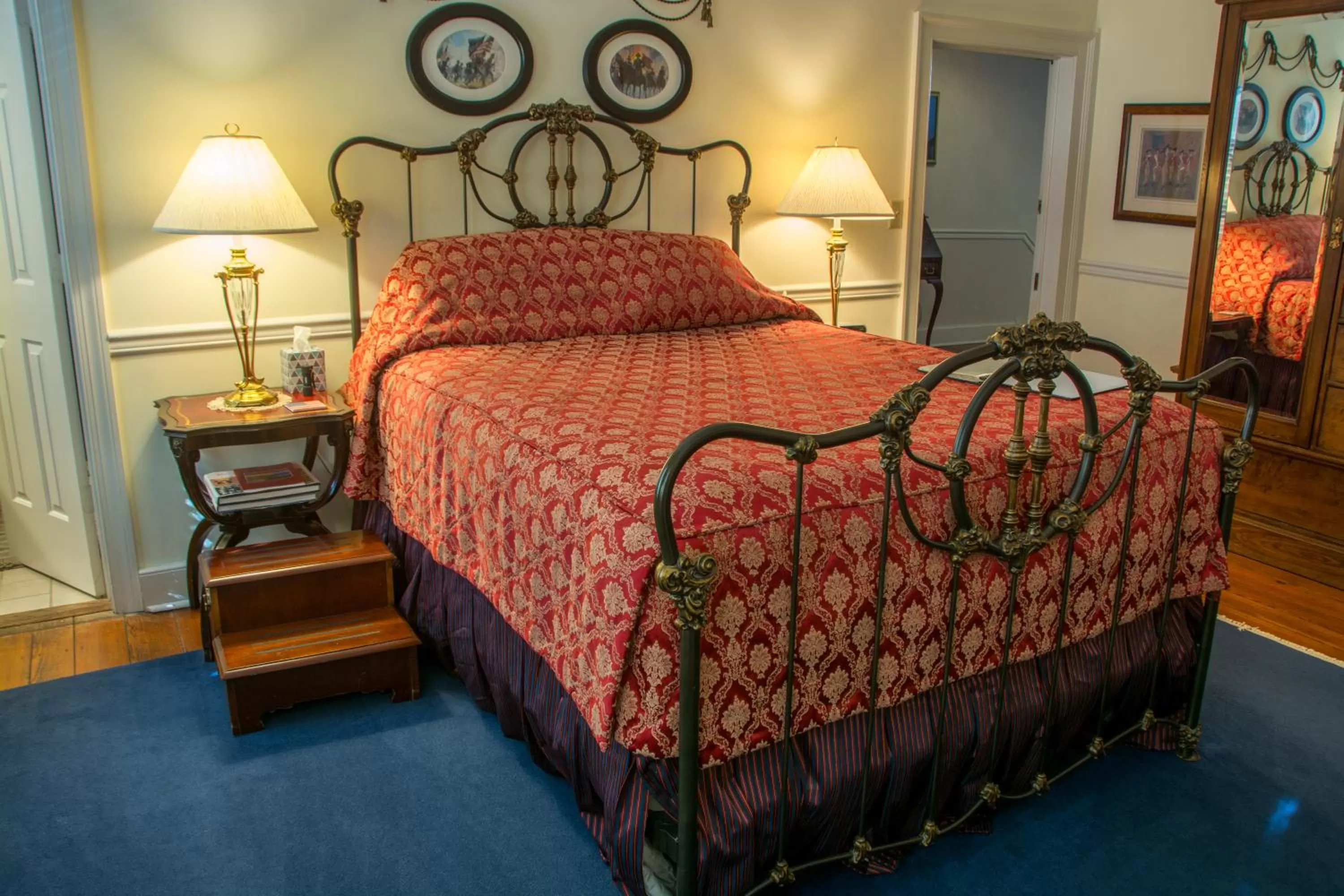 Bed in The Richard Johnston Inn & 1890 Caroline House