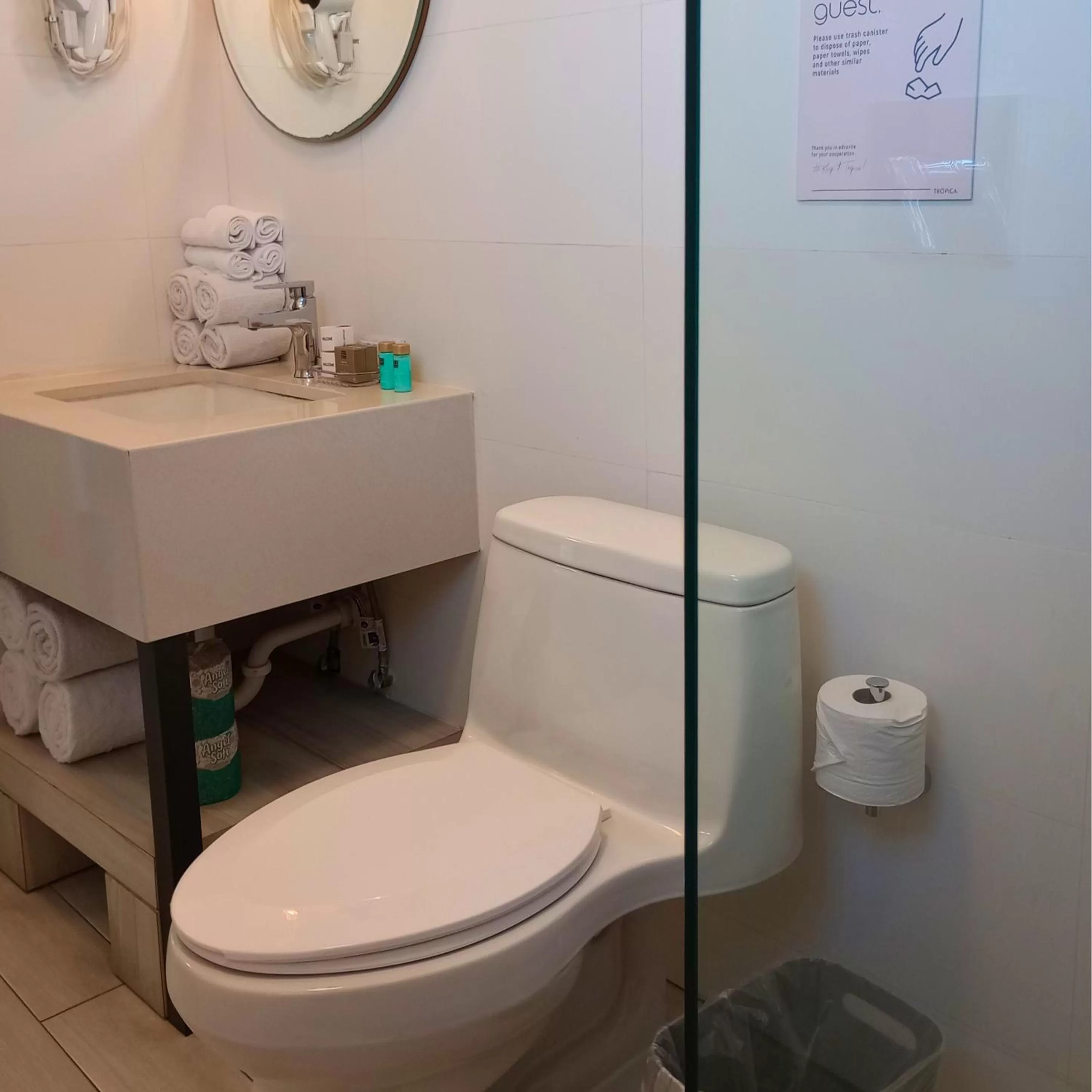 Bathroom in Trópica Beach Hotel