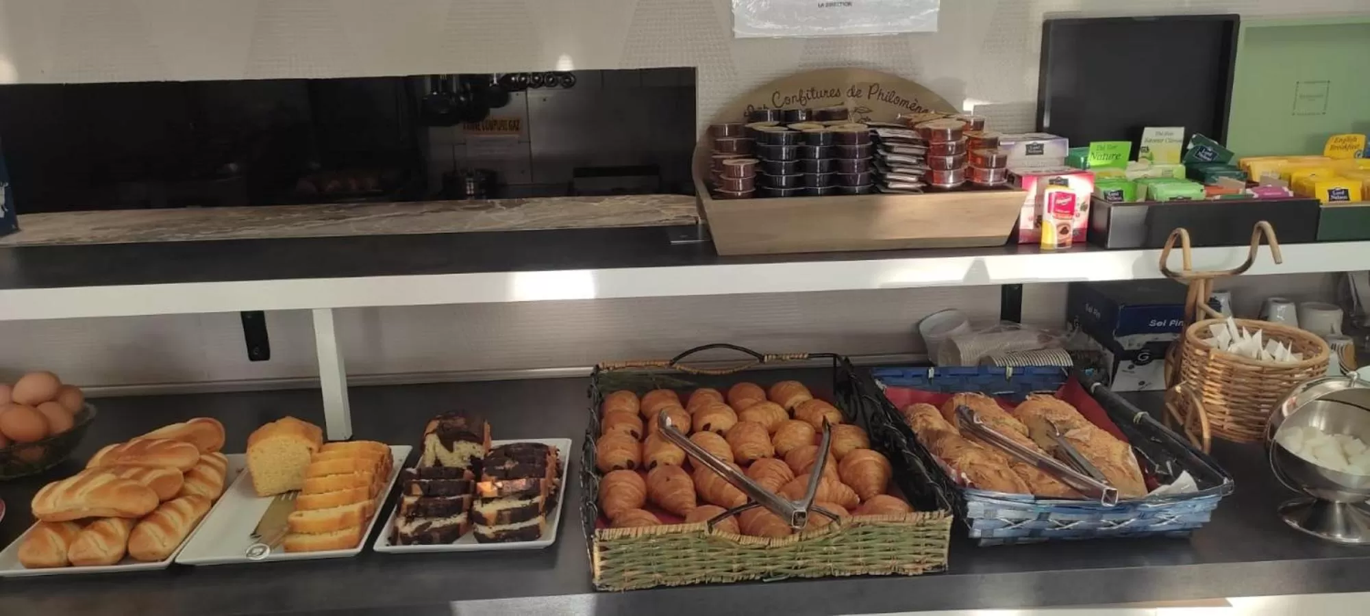 Breakfast in Contact Hôtel Arc-En-Ciel - Réouverture - Rénové