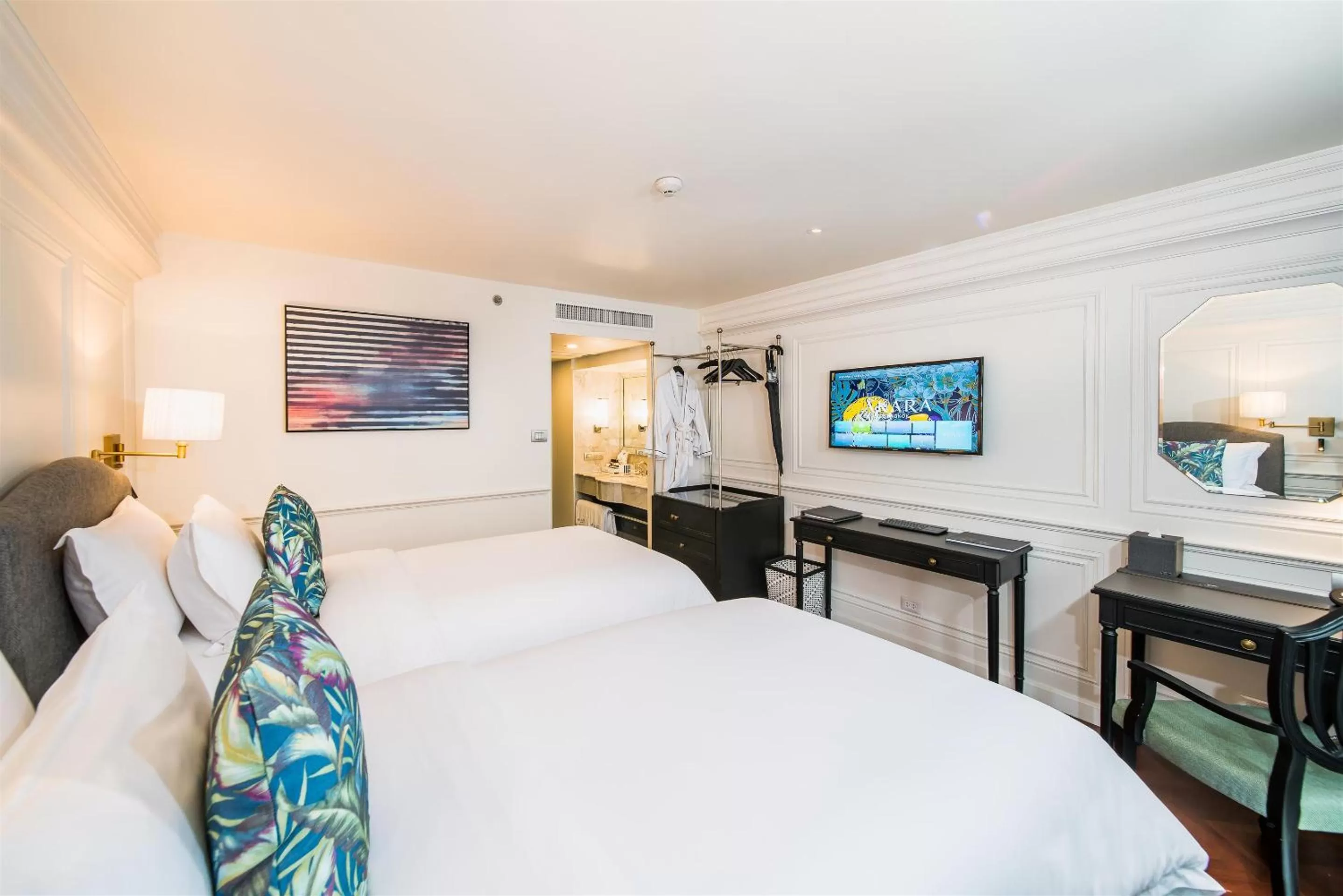 Bedroom, Bed in Akara Hotel