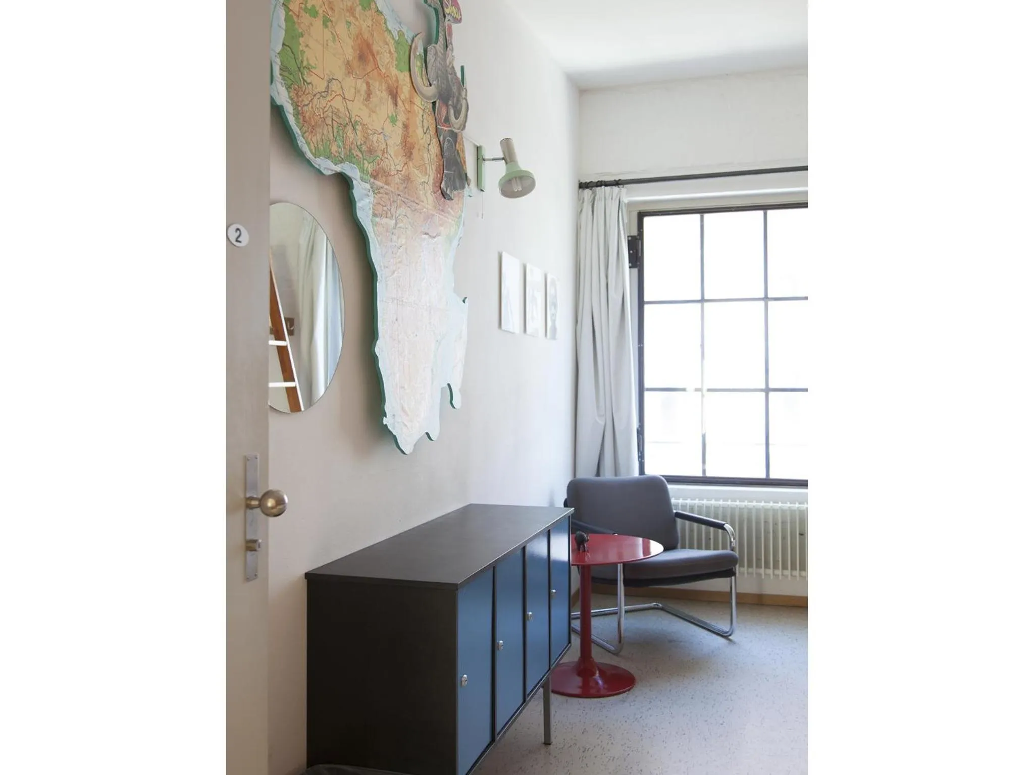 Photo of the whole room in Basel Backpack