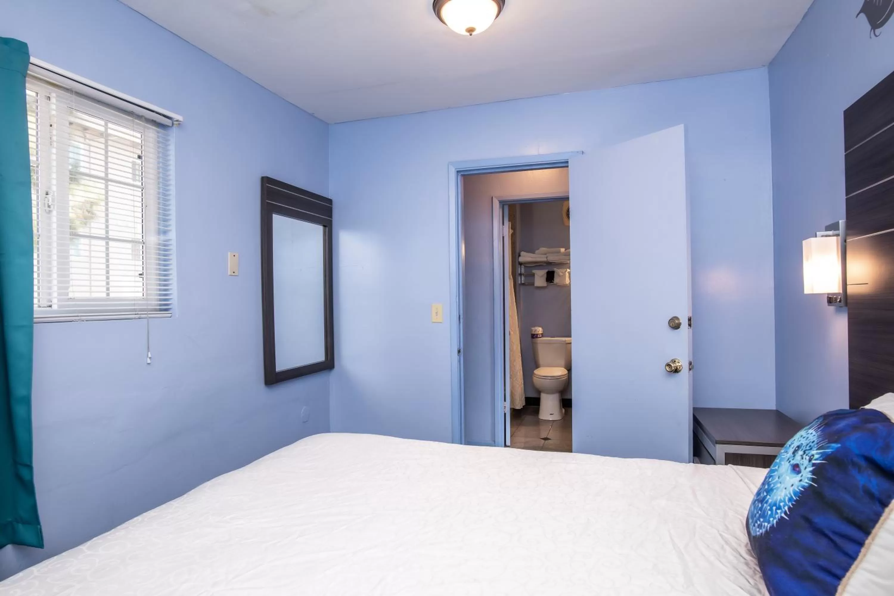 Bed in Aqua Breeze Inn