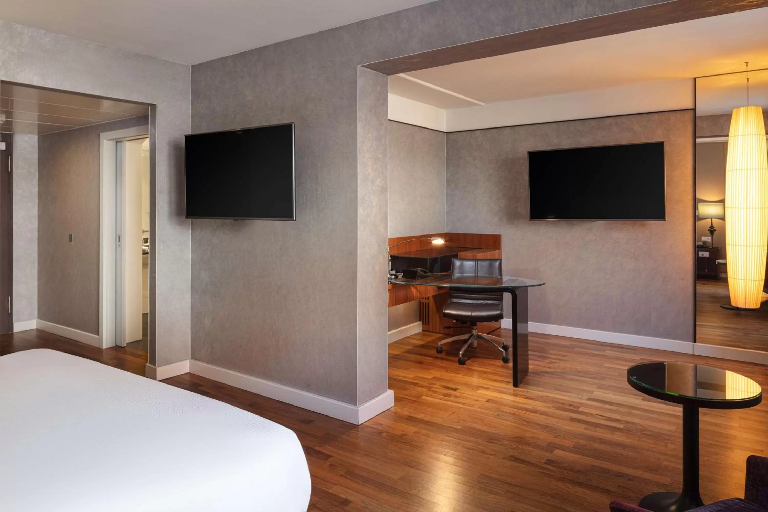 Living room, Bed in Hilton Berlin