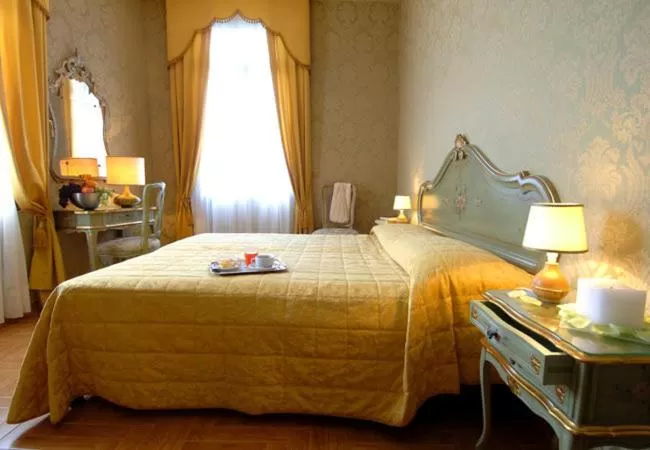 Day, Bed in Hotel Canal & Walter