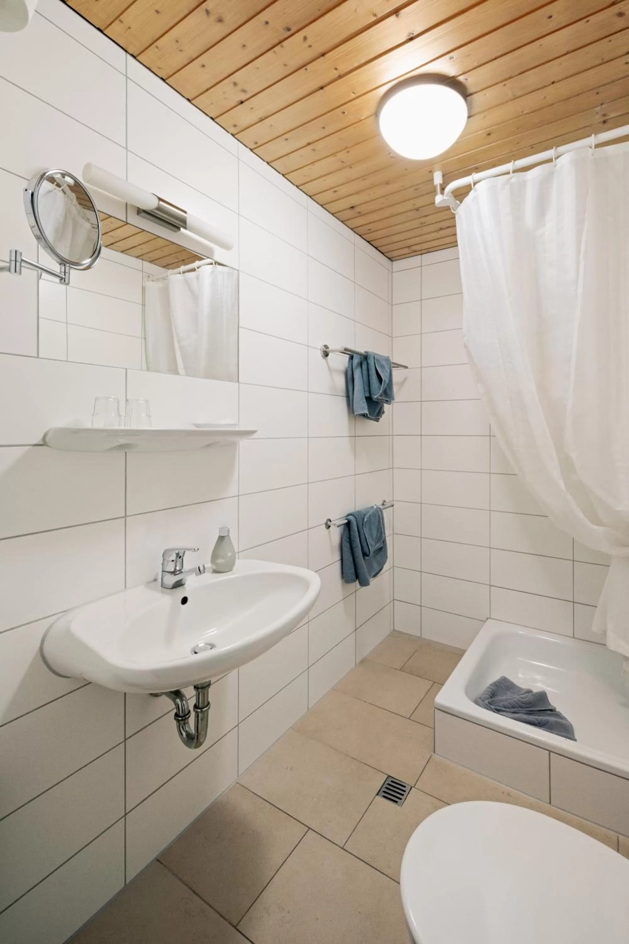 Shower in Hotel Park Cafe Reichl