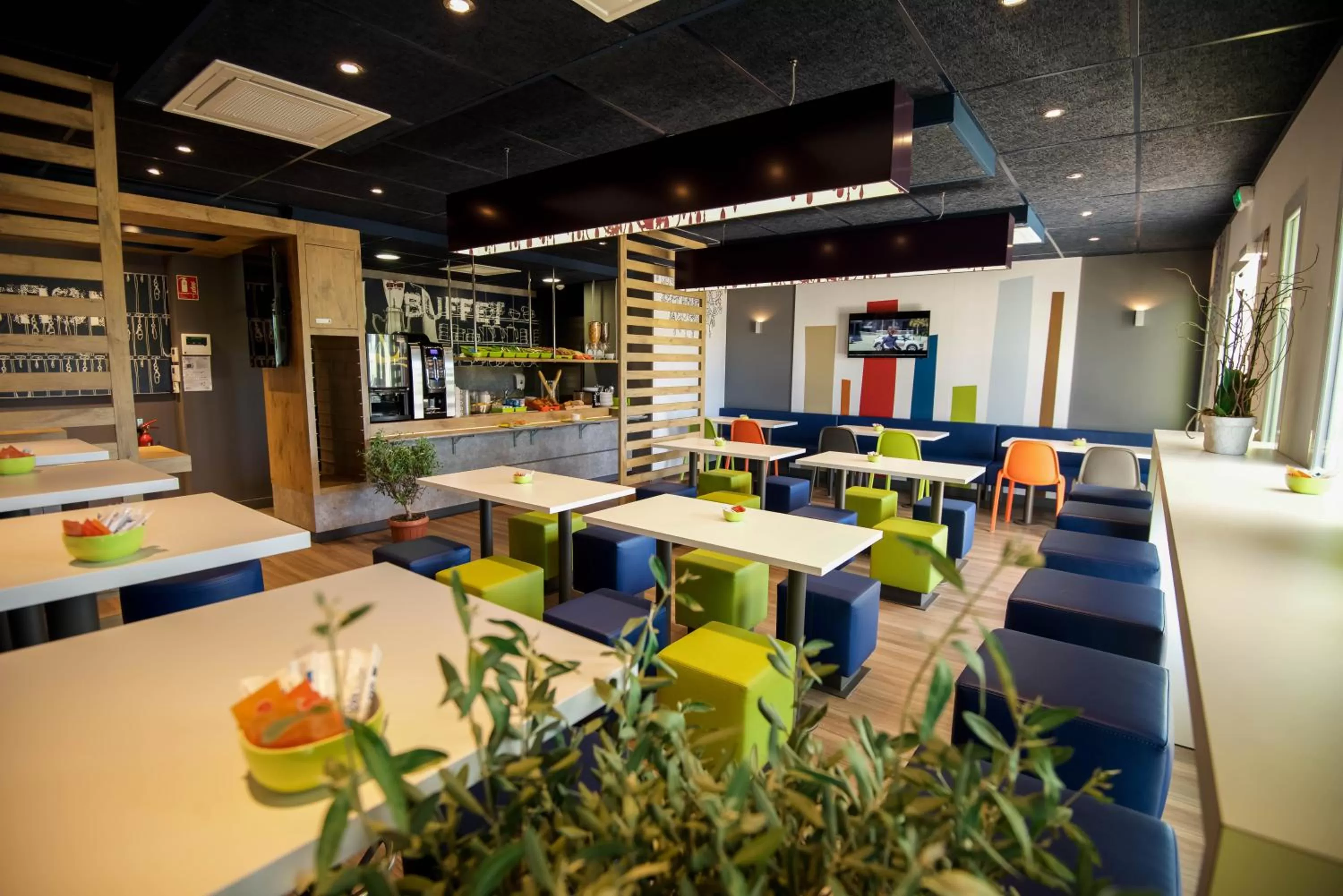 Restaurant/places to eat in Ibis Budget Porte de Camargue