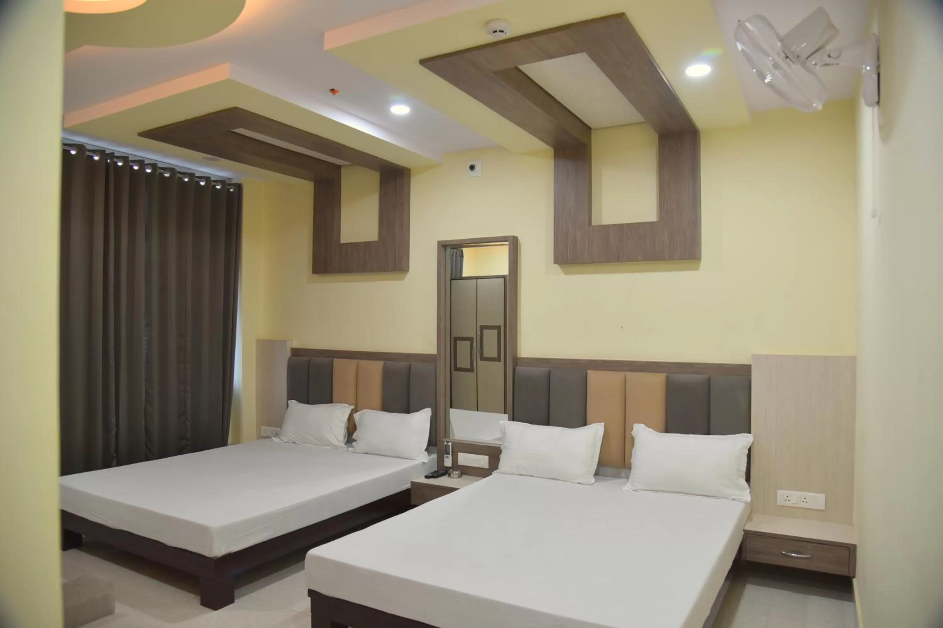 Bedroom, Bed in Hotel Shri Gourav