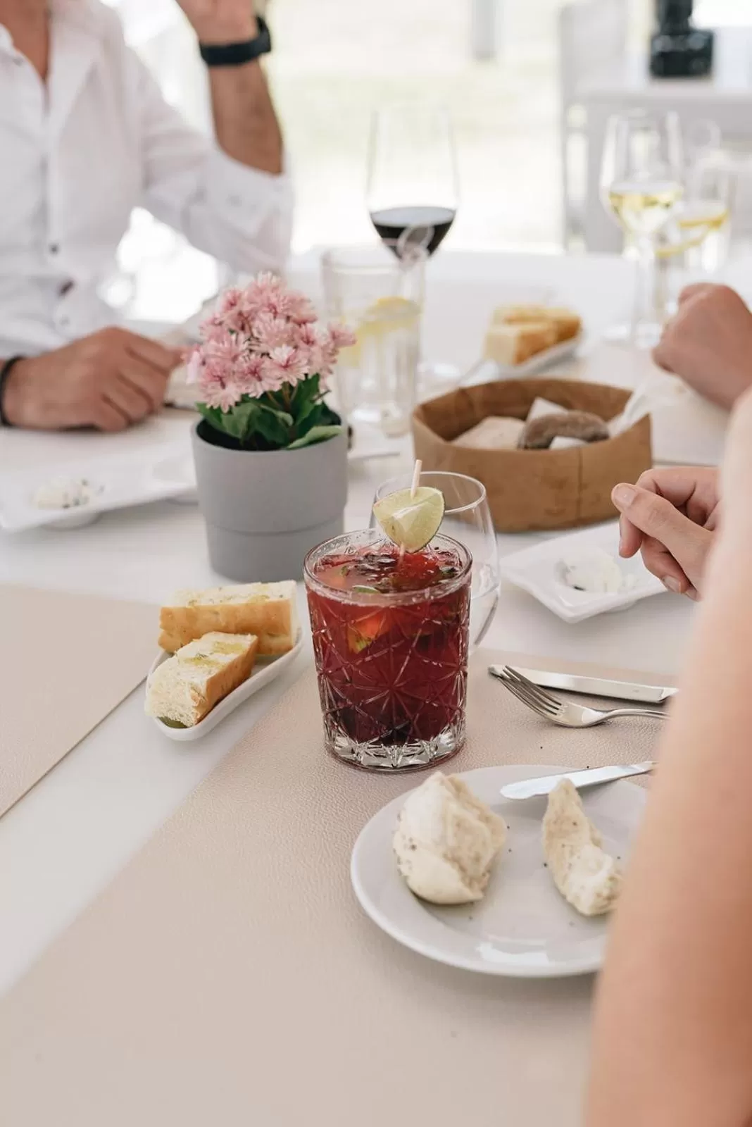 Restaurant/places to eat in M'AR De AR Aqueduto