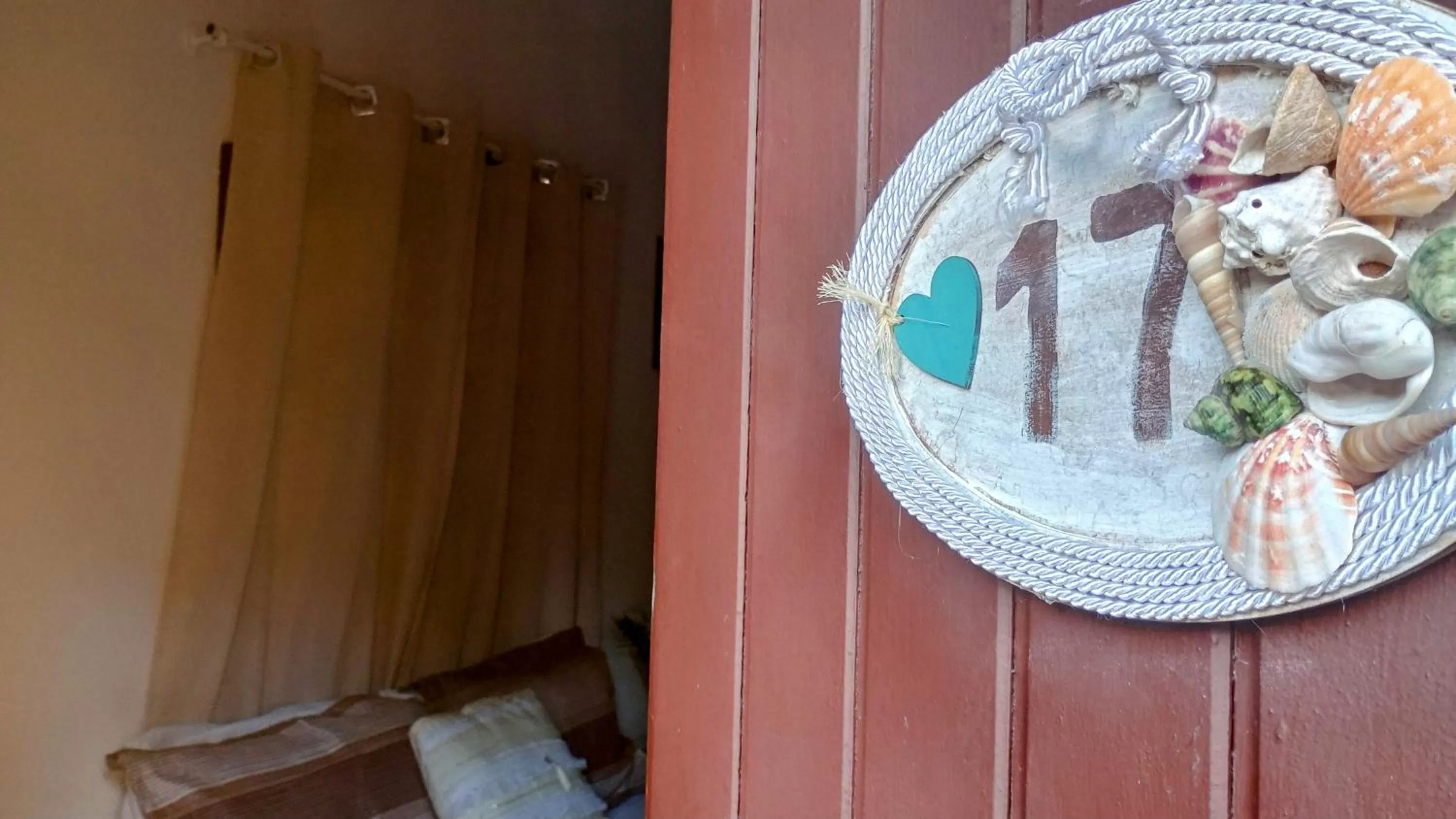 Facade/entrance in Hibiscos Pousada