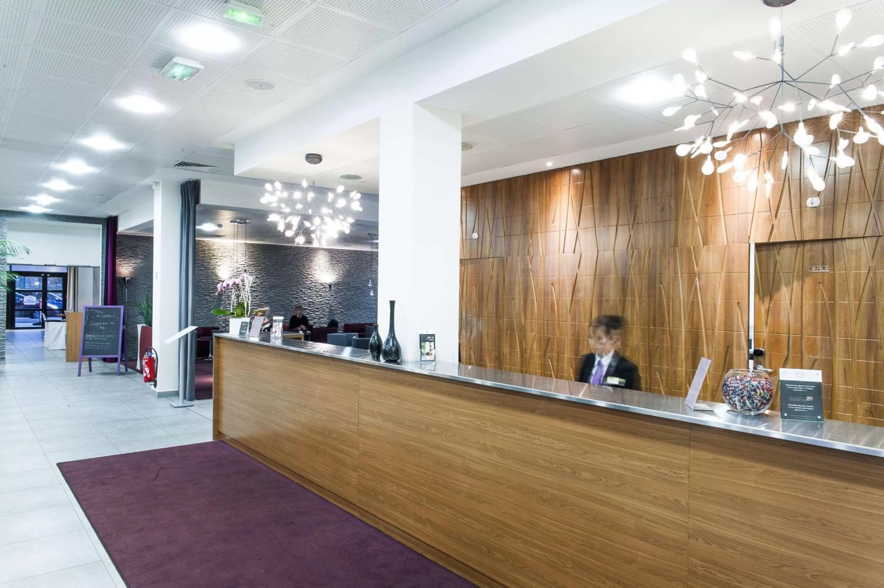 Lobby or reception in Best Western Plus Paris Velizy