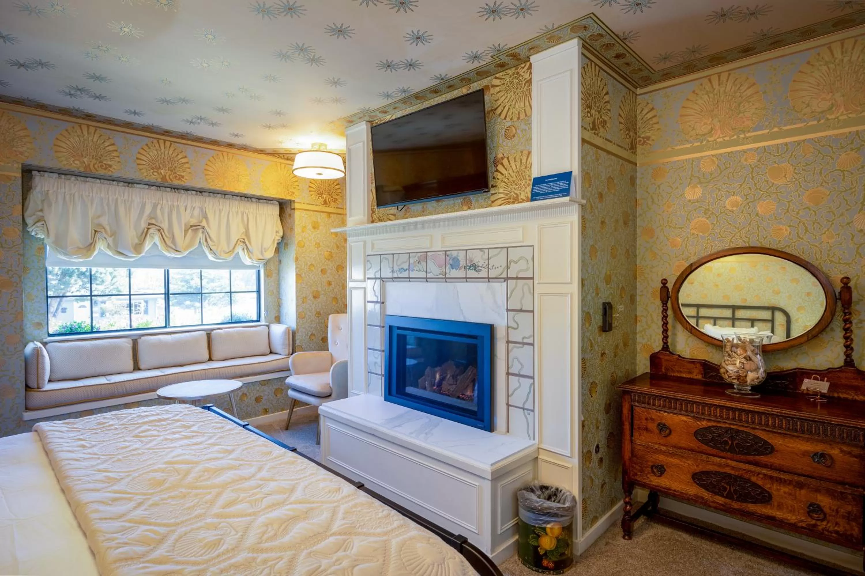 TV and multimedia, Bed in Mill Rose Inn