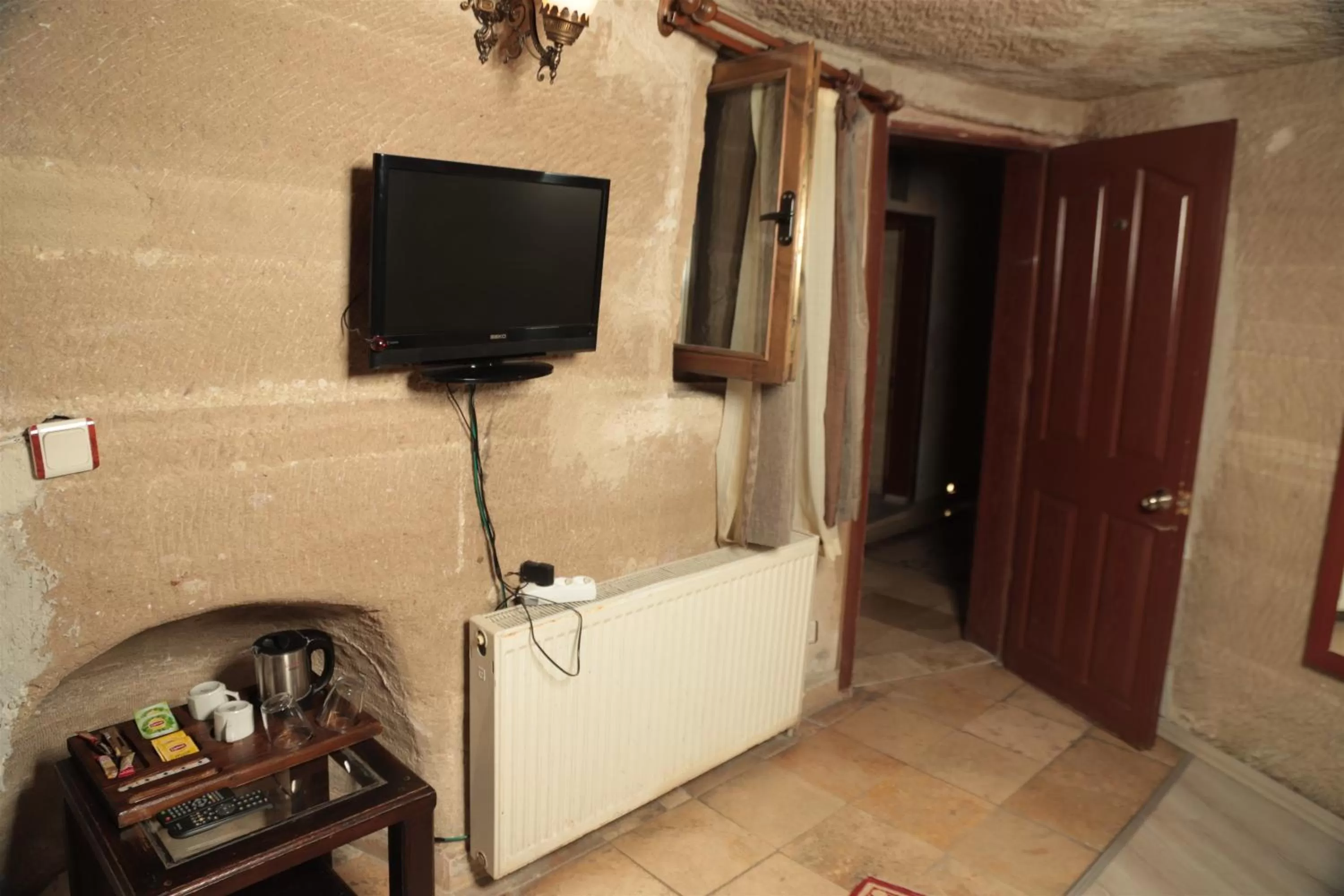 TV and multimedia, TV/Entertainment Center in Guven Cave Hotel