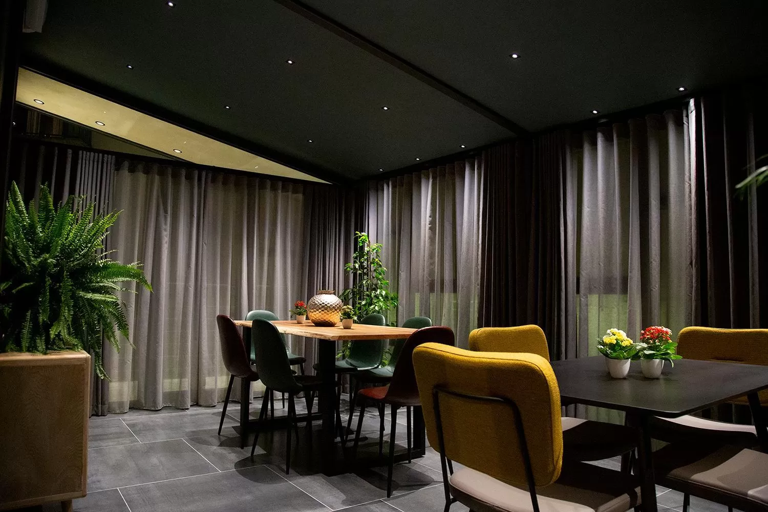 Business facilities, Dining Area in MANTRA Suite&Rooms