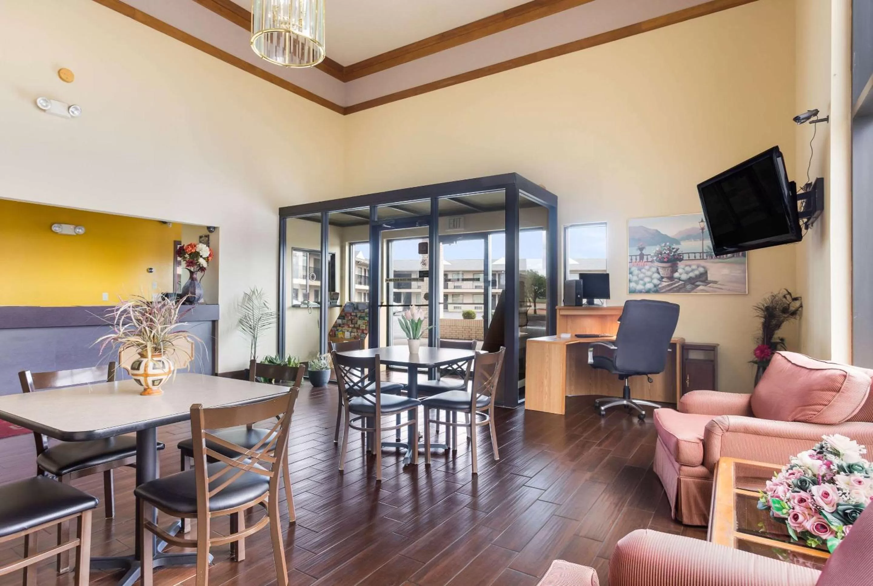 Lobby or reception, Lounge/Bar in Econo Lodge Saint Robert