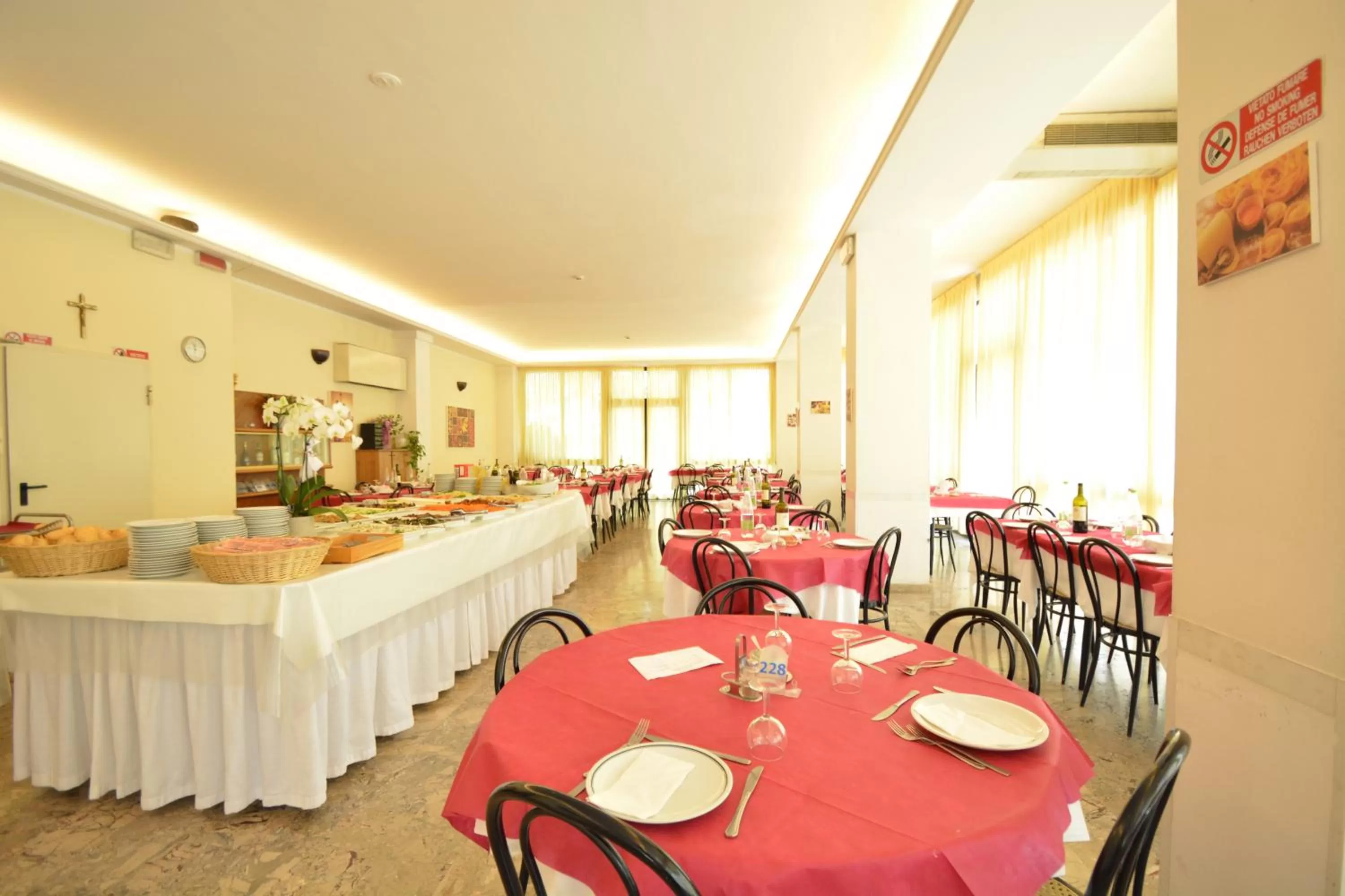 Restaurant/places to eat in Hotel Europa