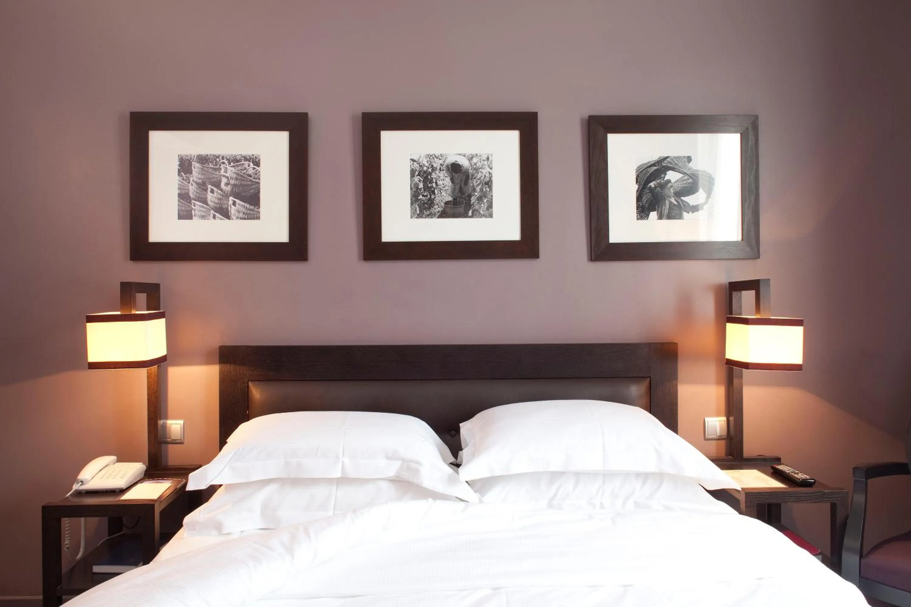 Bed in Hotel Duret Paris Champs Elysées