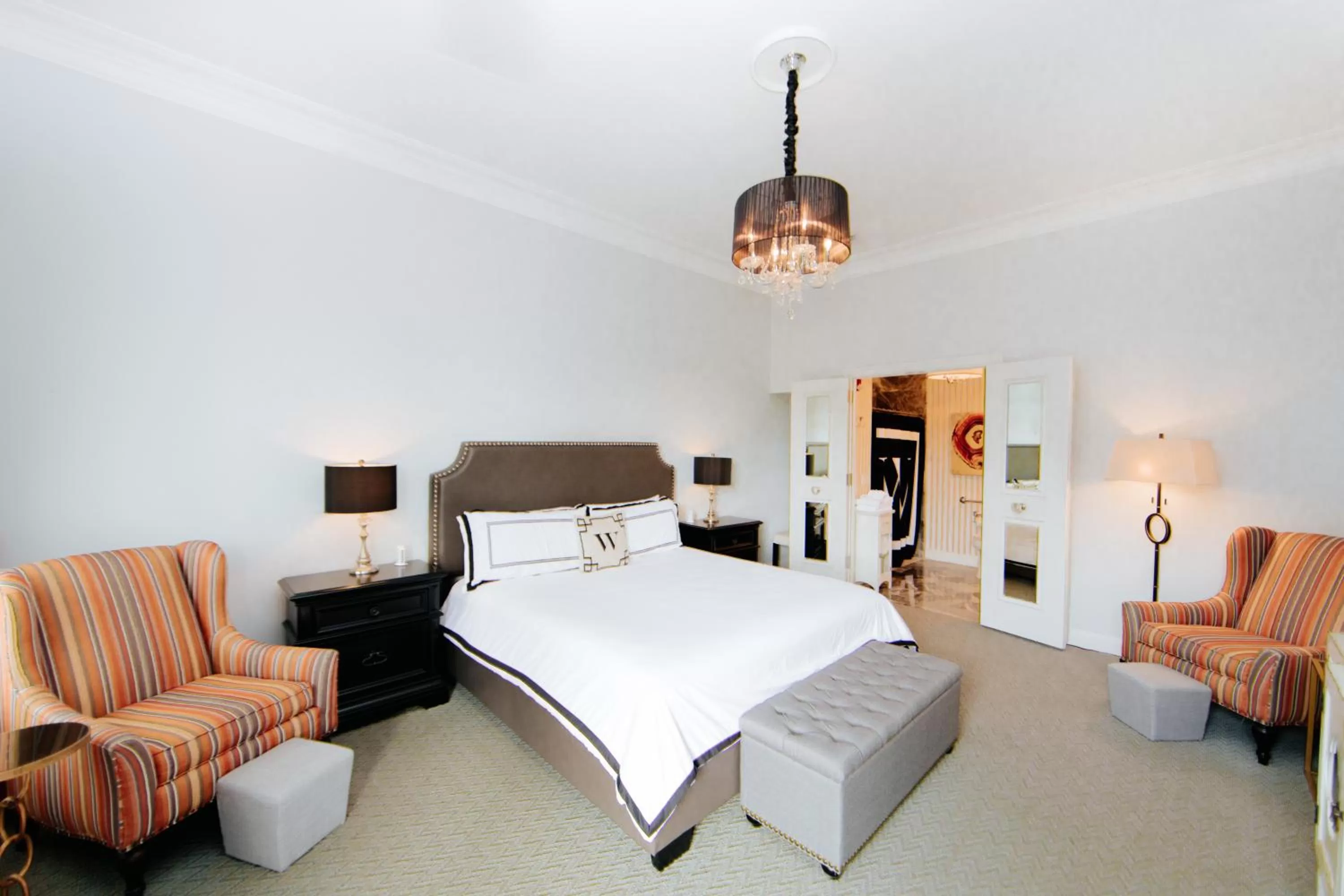 Photo of the whole room in The William Boerne