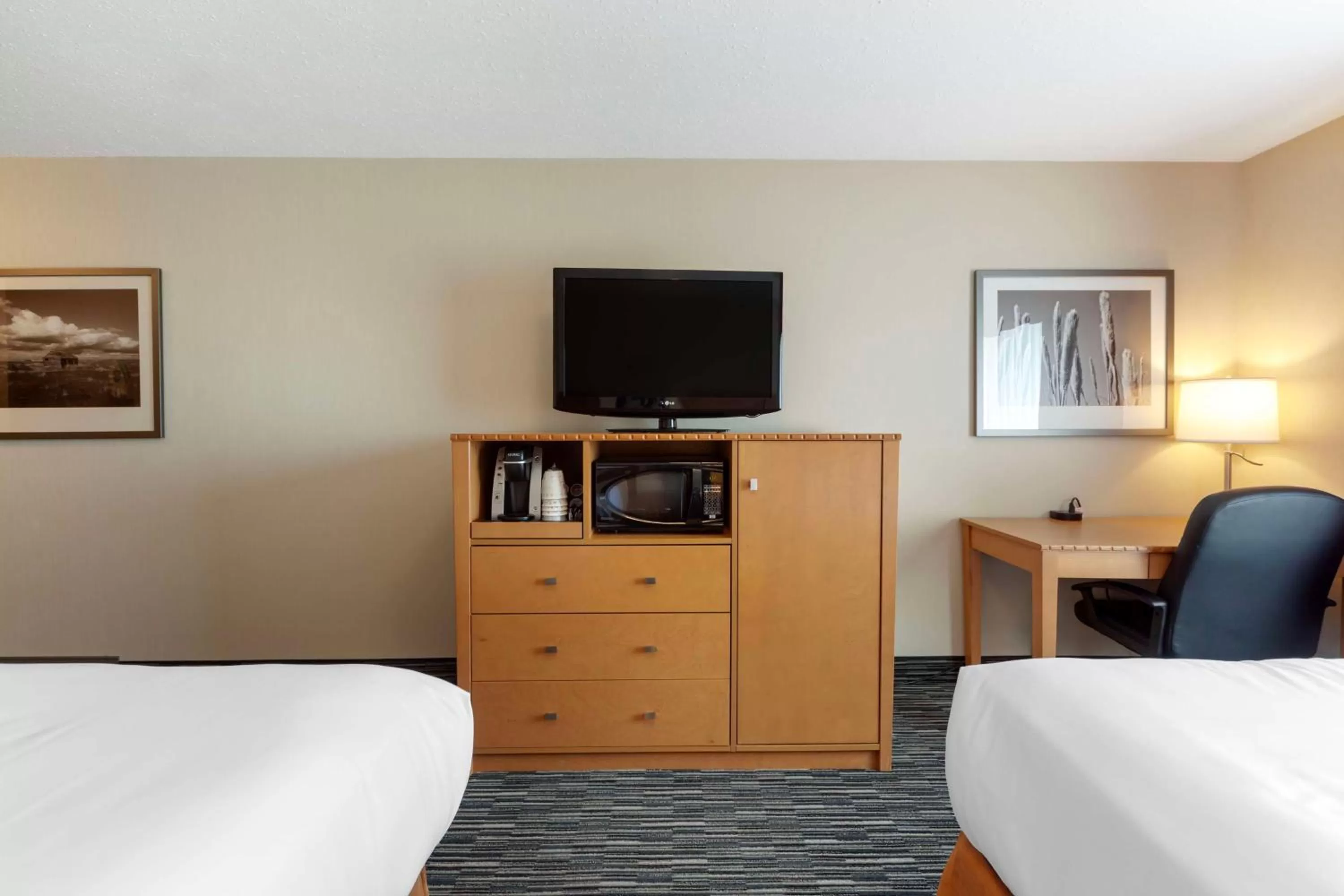 Bedroom, Bed in Best Western Grande Prairie