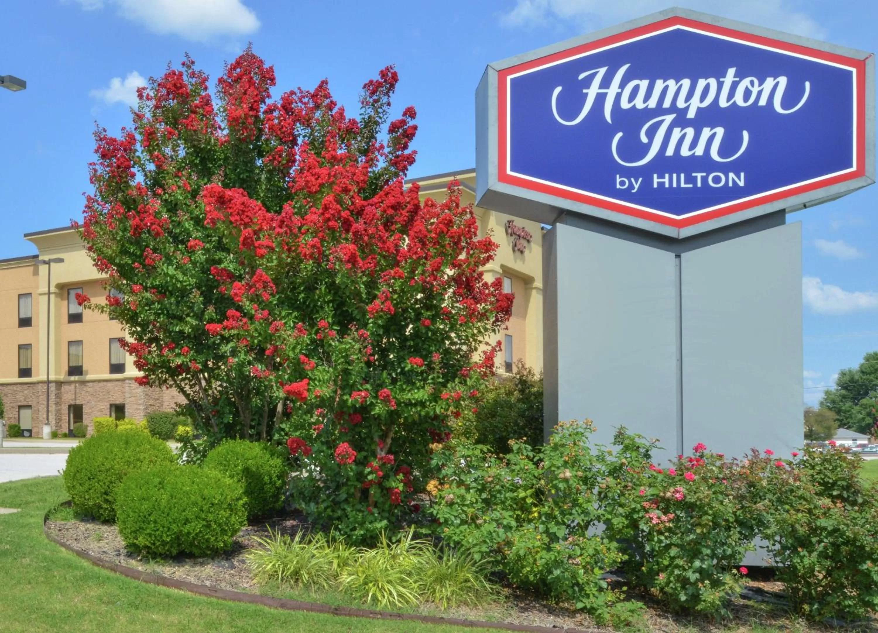 Property building in Hampton Inn Harrison