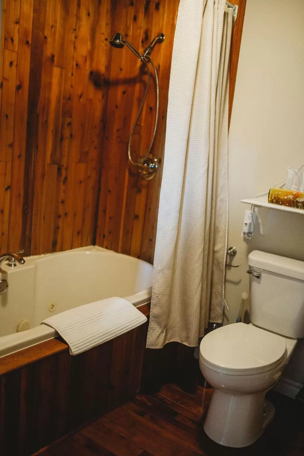 Bathroom in Carriage House Inn Four and a Half Stars