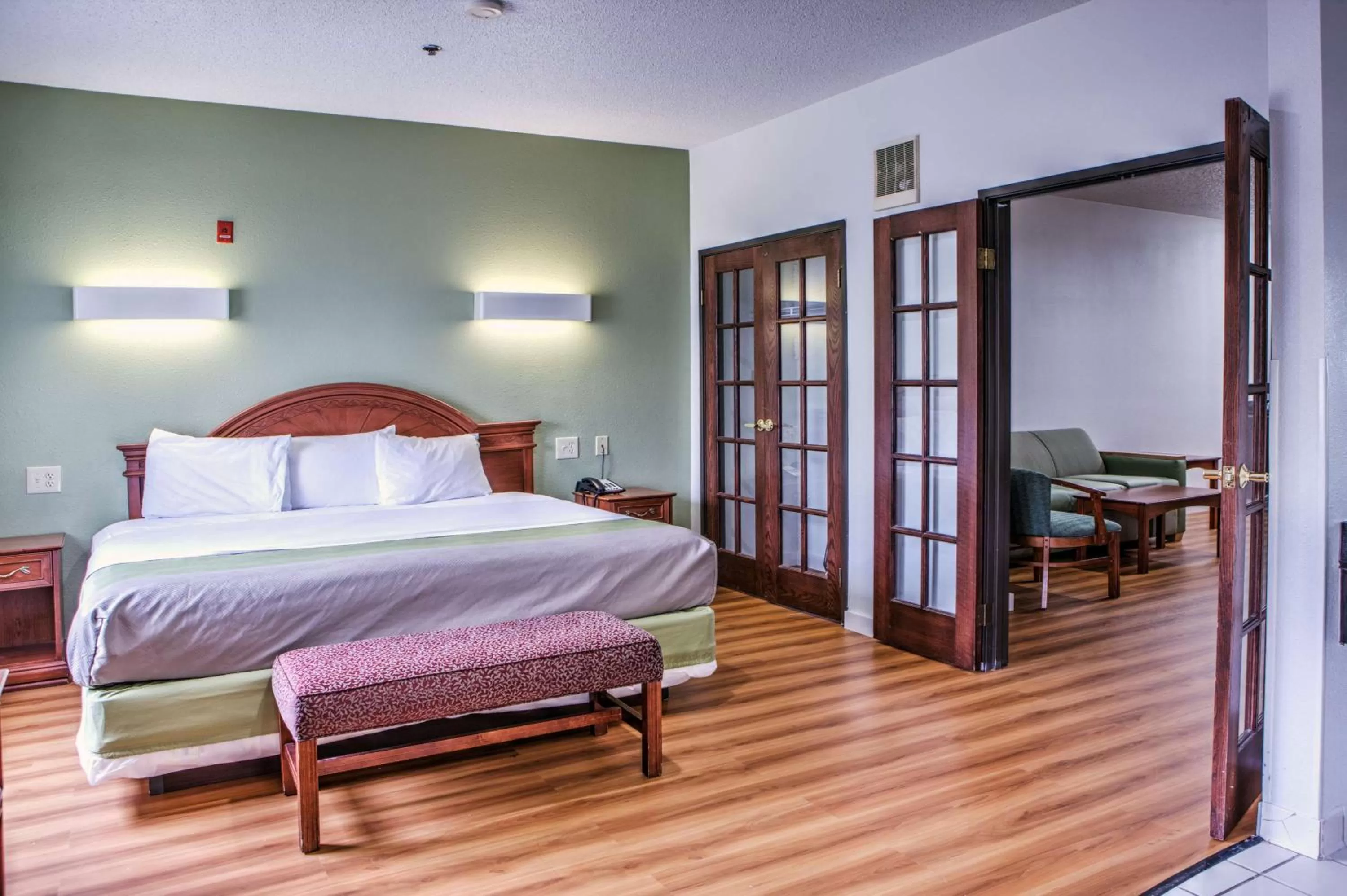 Photo of the whole room, Bed in Motel 6-Dallas, TX - Northwest