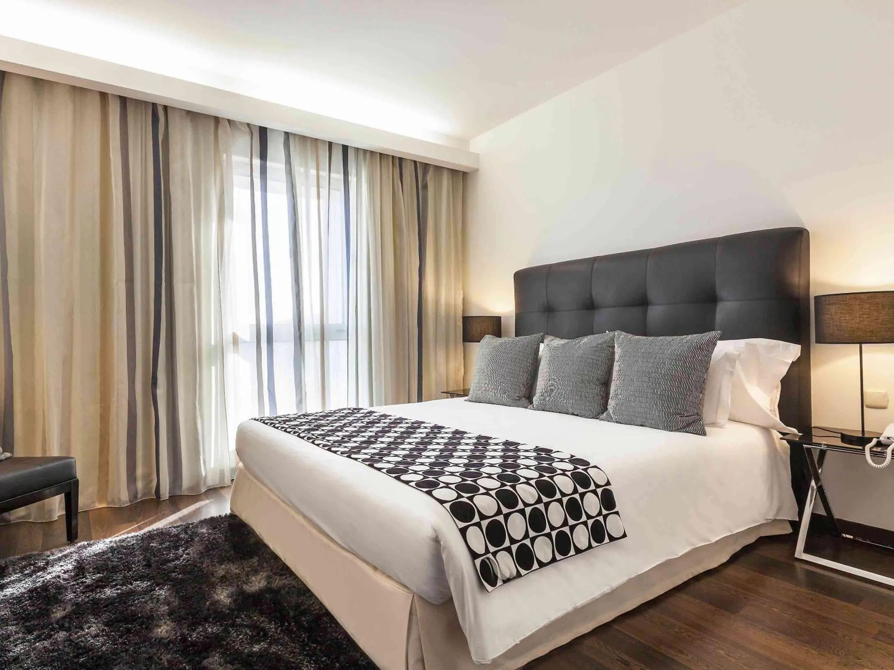 Photo of the whole room, Bed in Hotel Mercure Lisboa