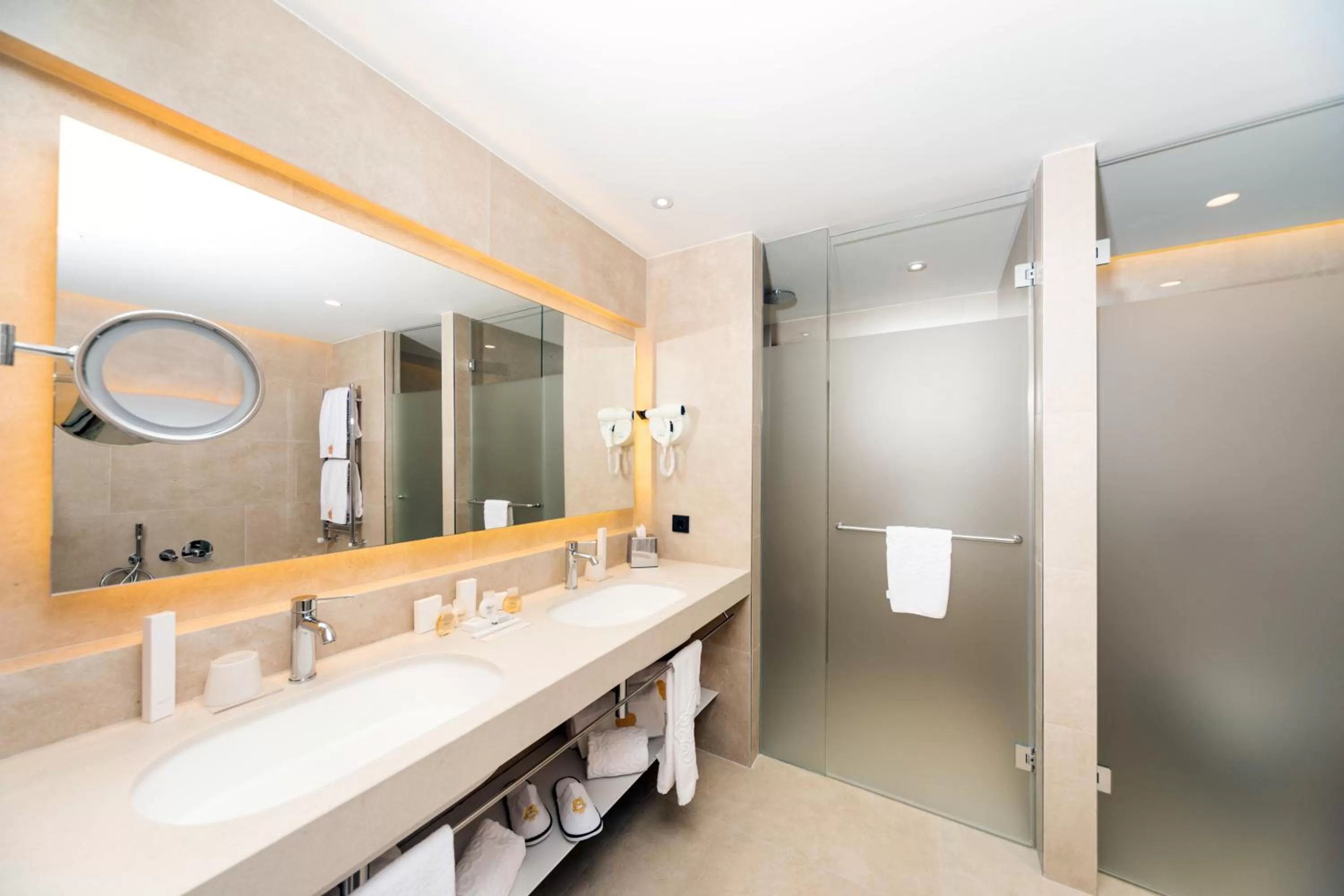 Shower in GPRO Valparaiso Palace & Spa