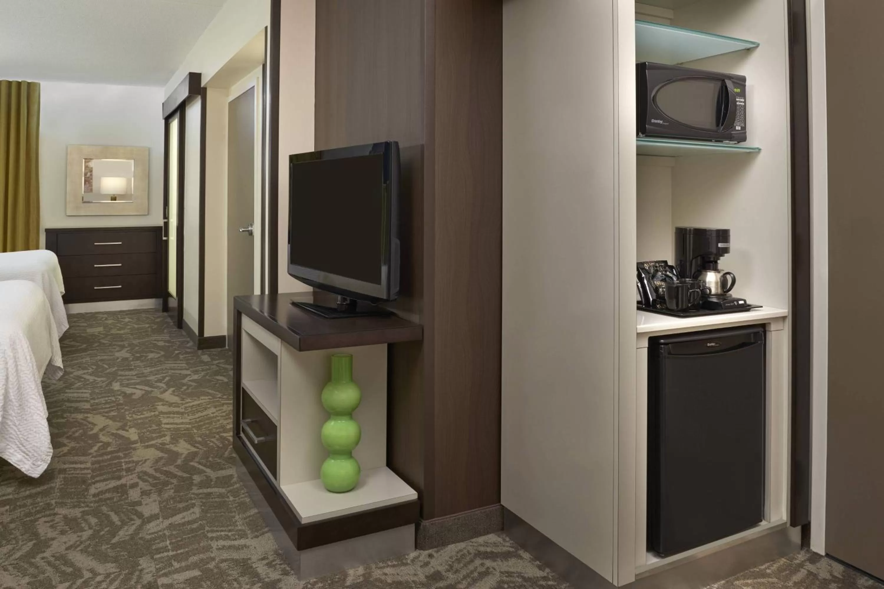 Kitchen or kitchenette, Bed in SpringHill Suites by Marriott Toronto Vaughan