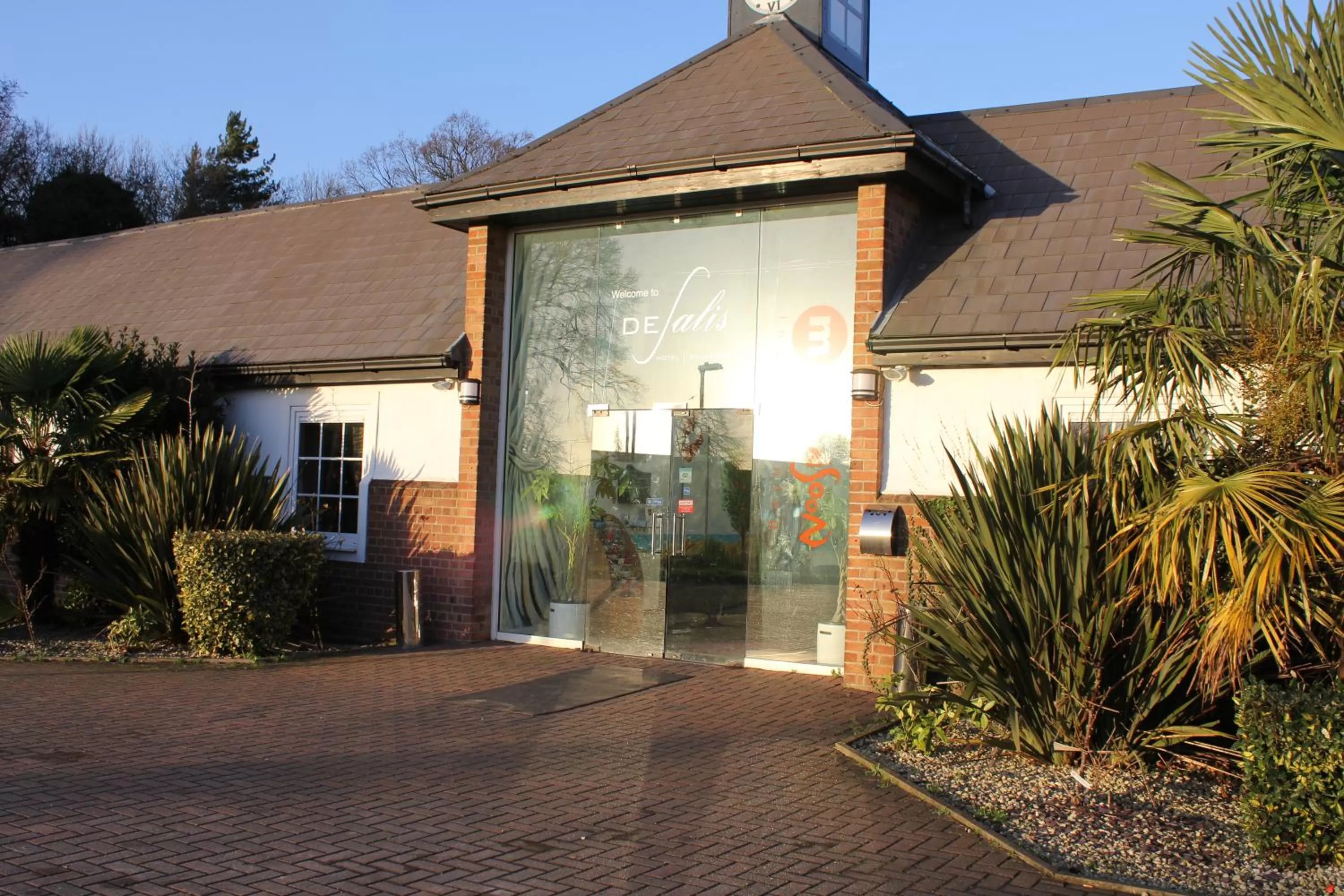 Facade/entrance in Desalis Hotel London Stansted
