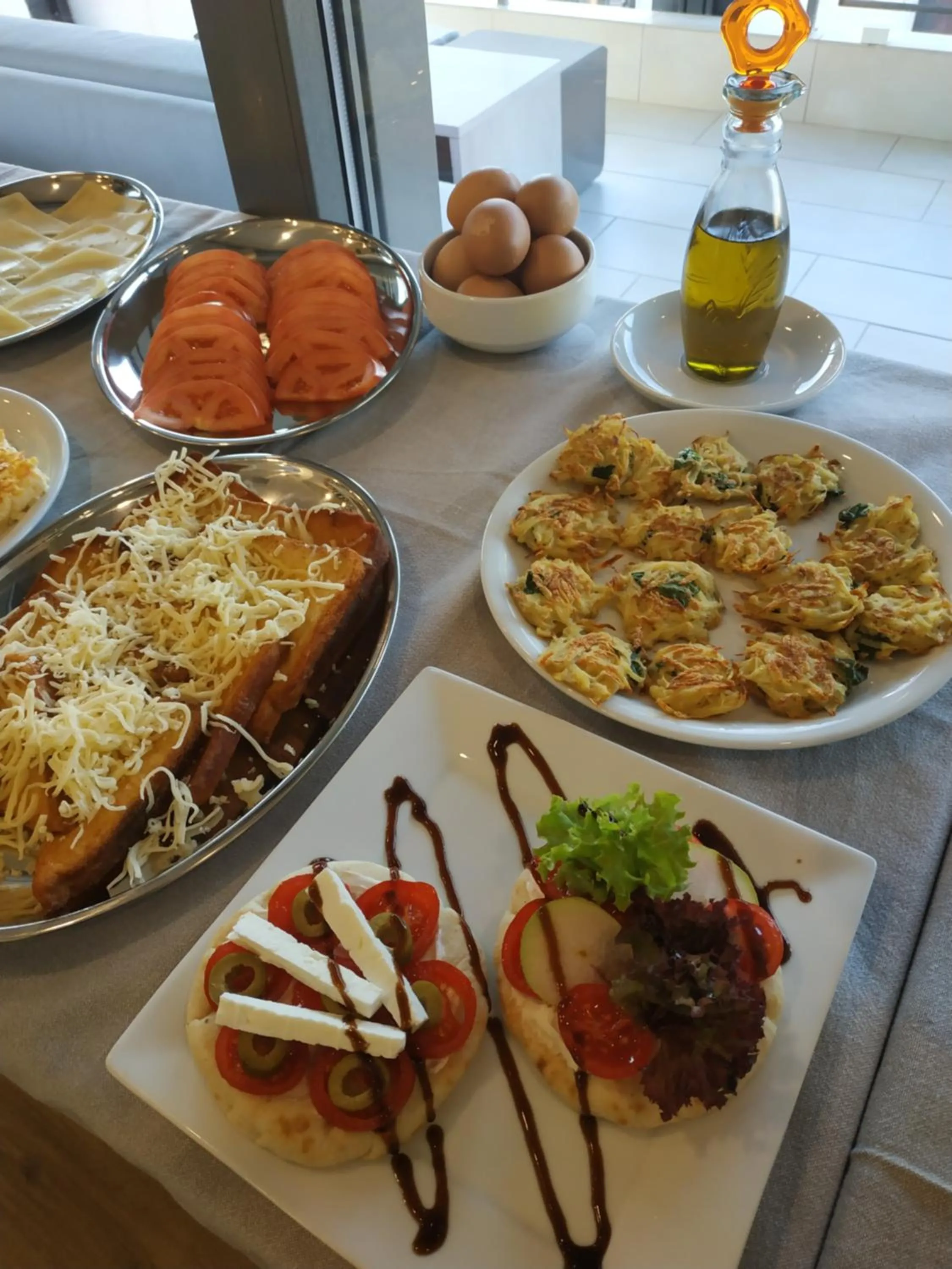 Food and drinks in Hotel @Syngrou Fix