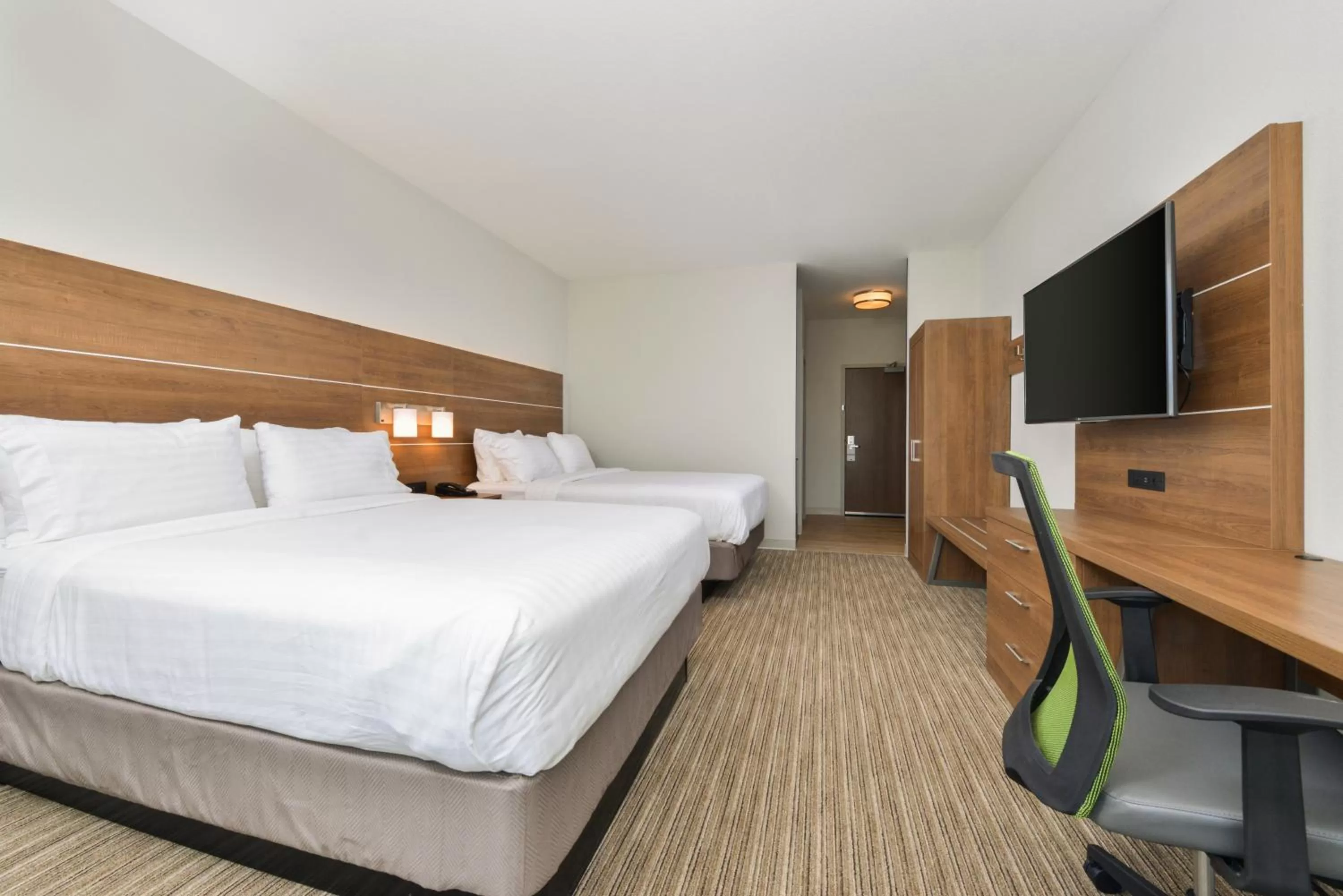 Photo of the whole room, Bed in Holiday Inn Express & Suites - Chadron by IHG