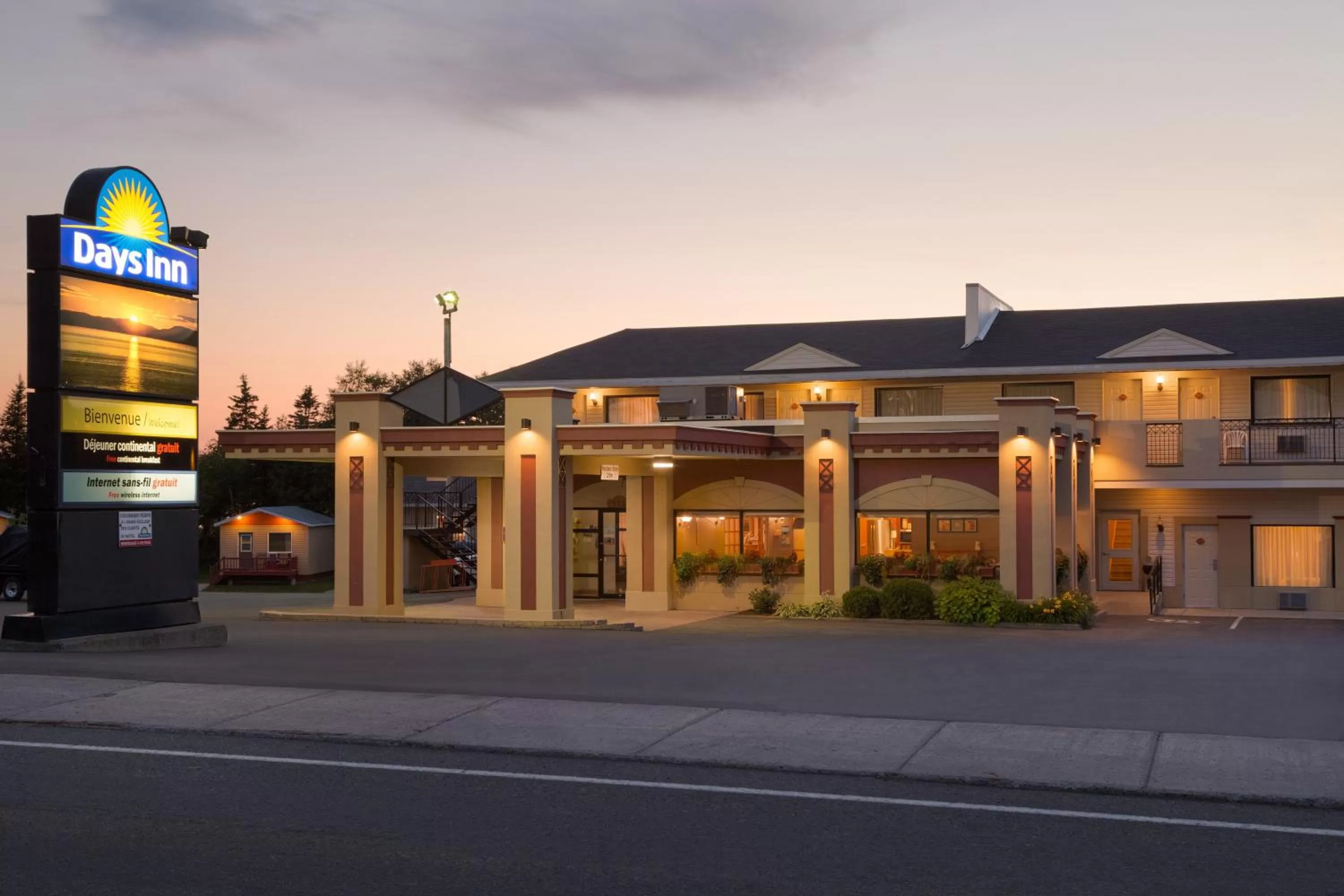 Facade/entrance in Days Inn by Wyndham Riviere-Du-Loup