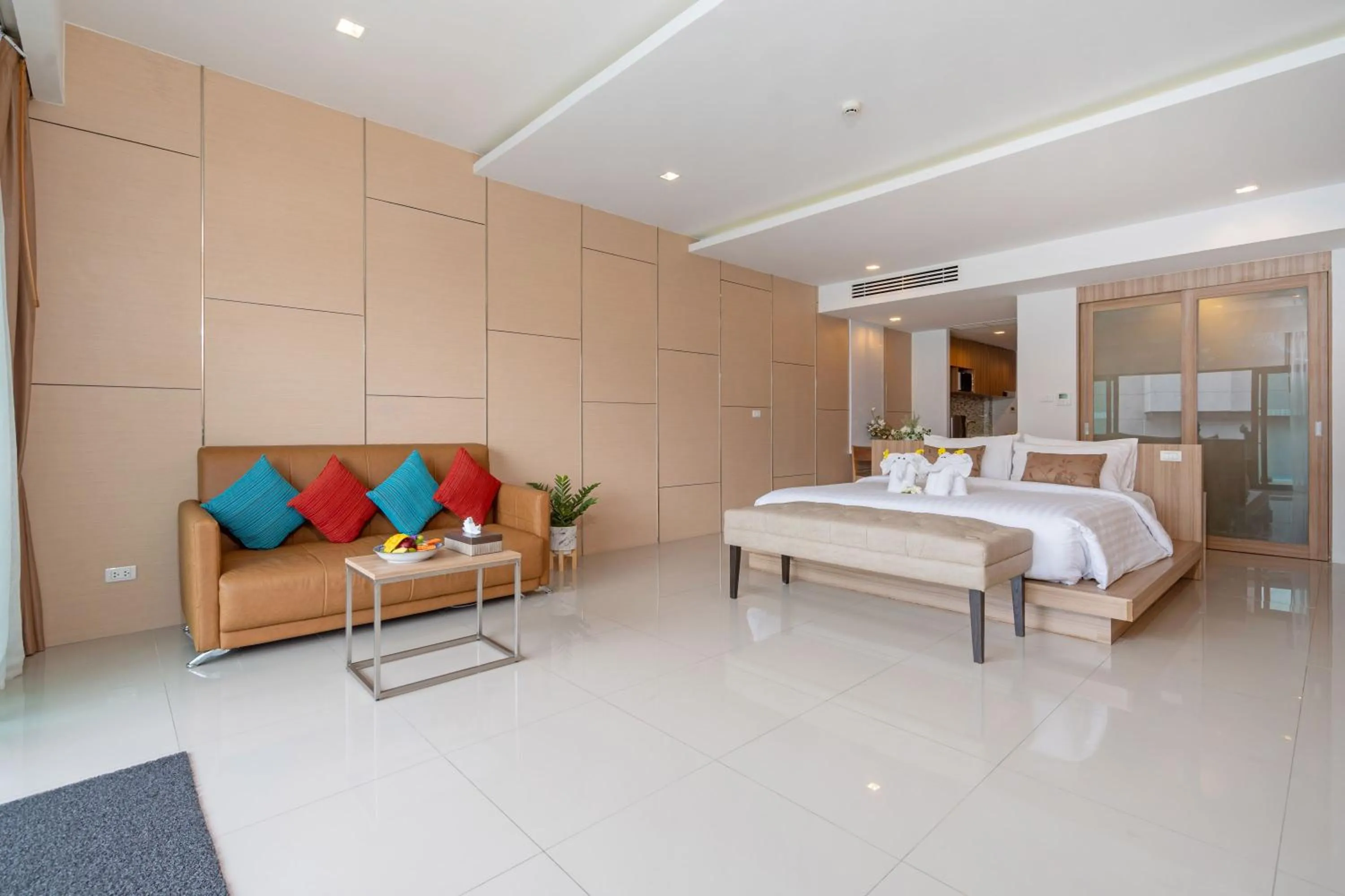 Living room, Bed in Patong Bay Hill