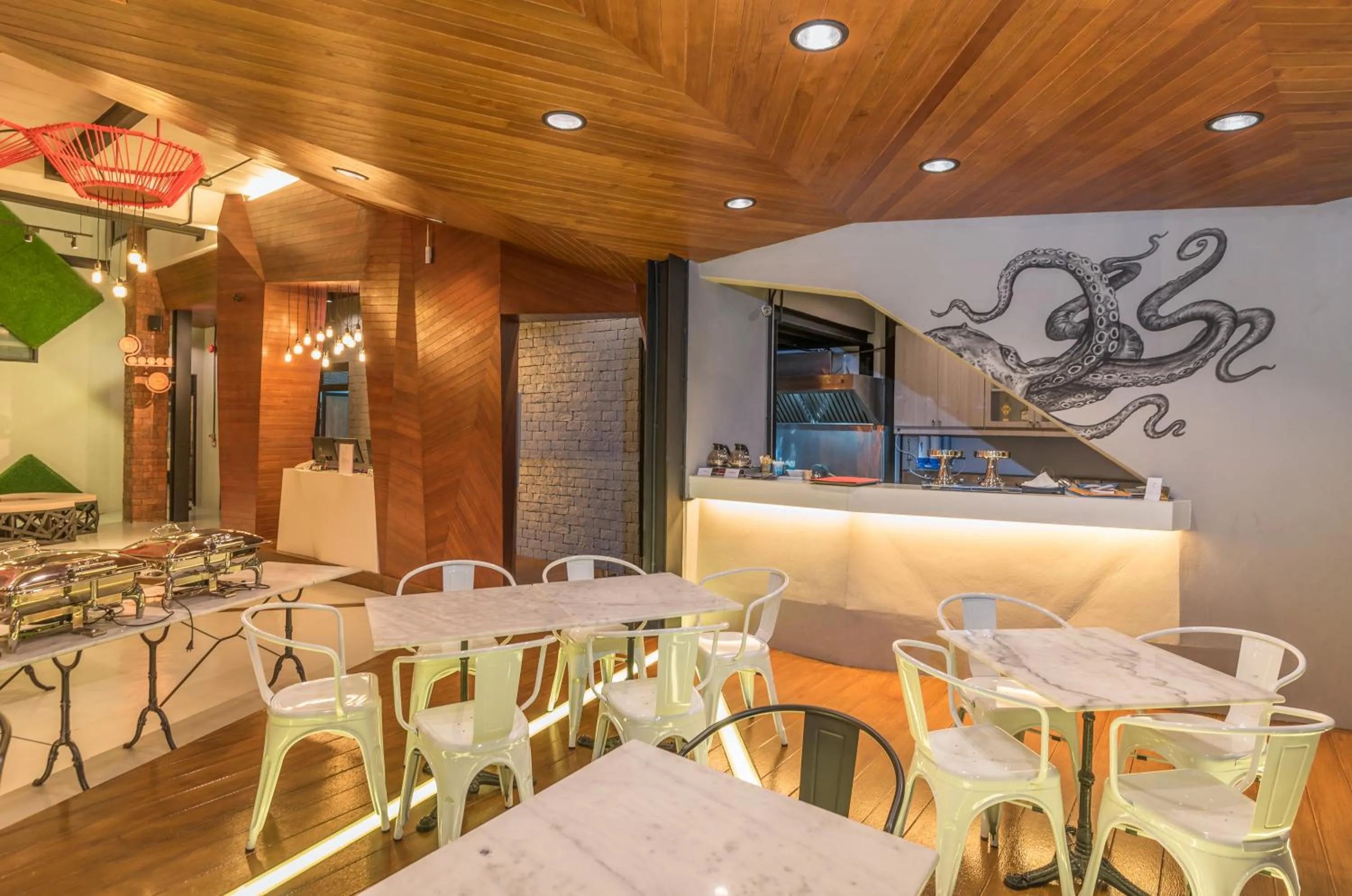 Restaurant/places to eat in Sea Crest by Jomtien