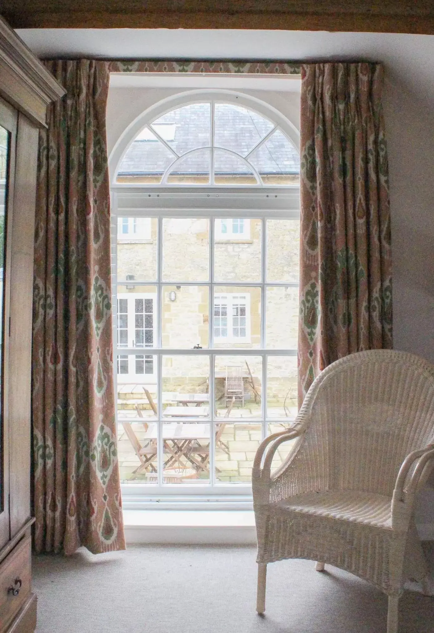 Coachhouse Room in The Queens Arms Coachhouse Room in The Queens Arms