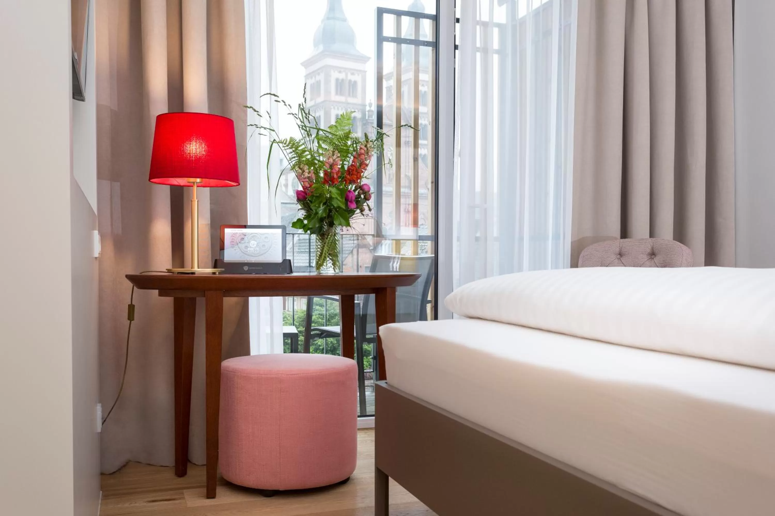 Bed in EMICH´S Hotel