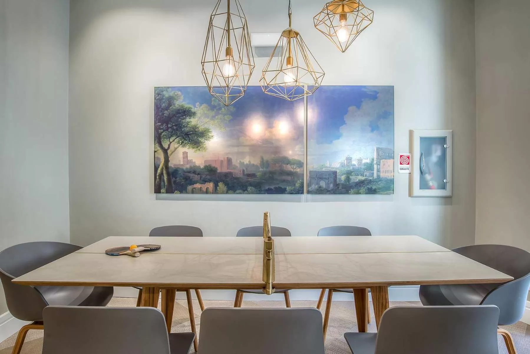 Communal lounge/ TV room in Hotel Accademia