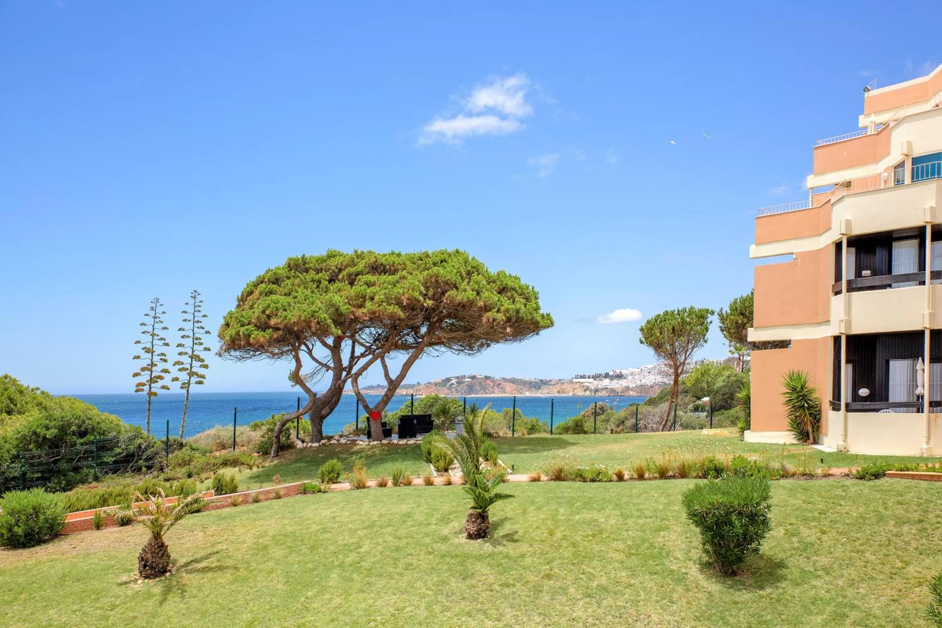 Garden in Auramar Beach Resort