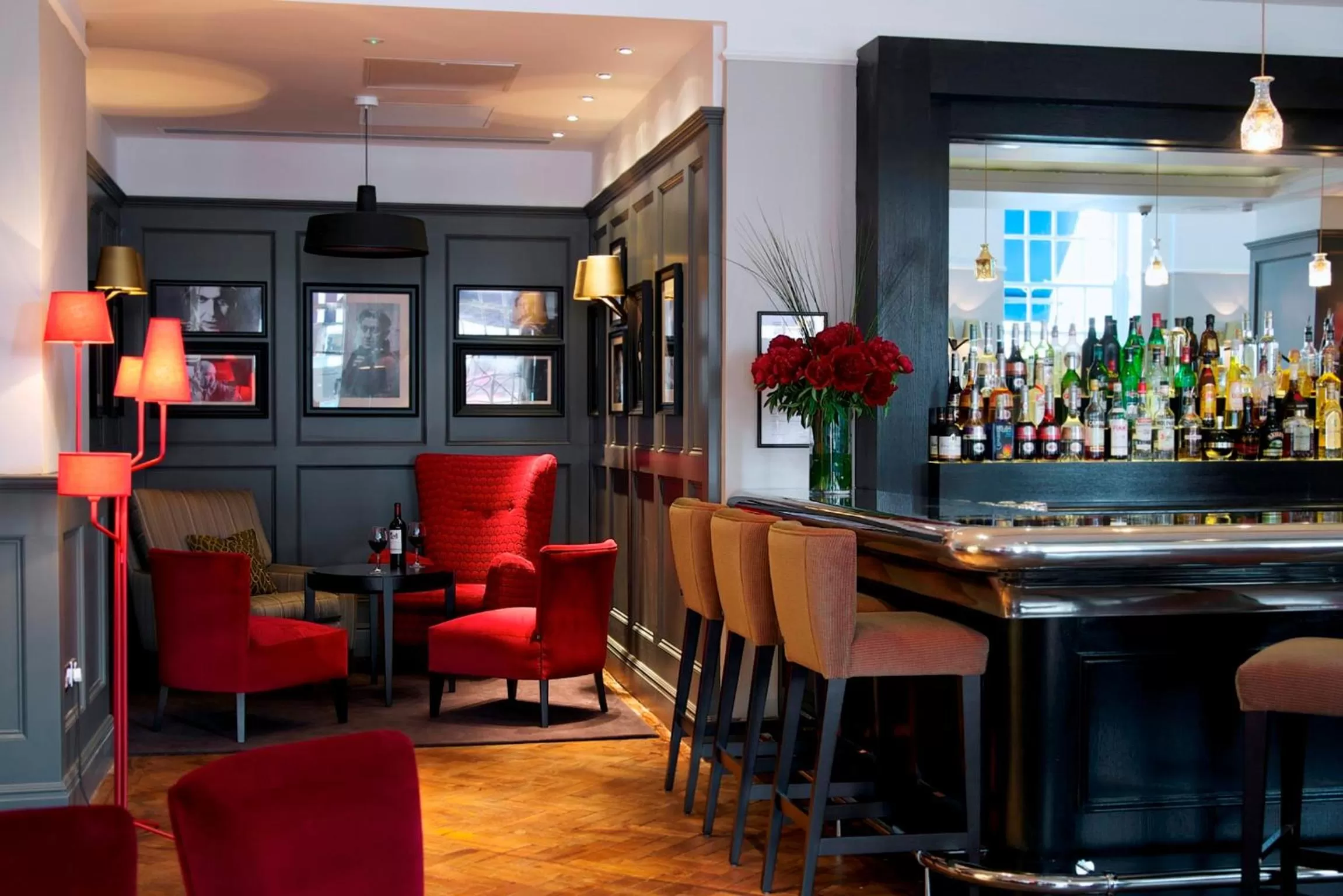 Lounge or bar in London Bridge Hotel