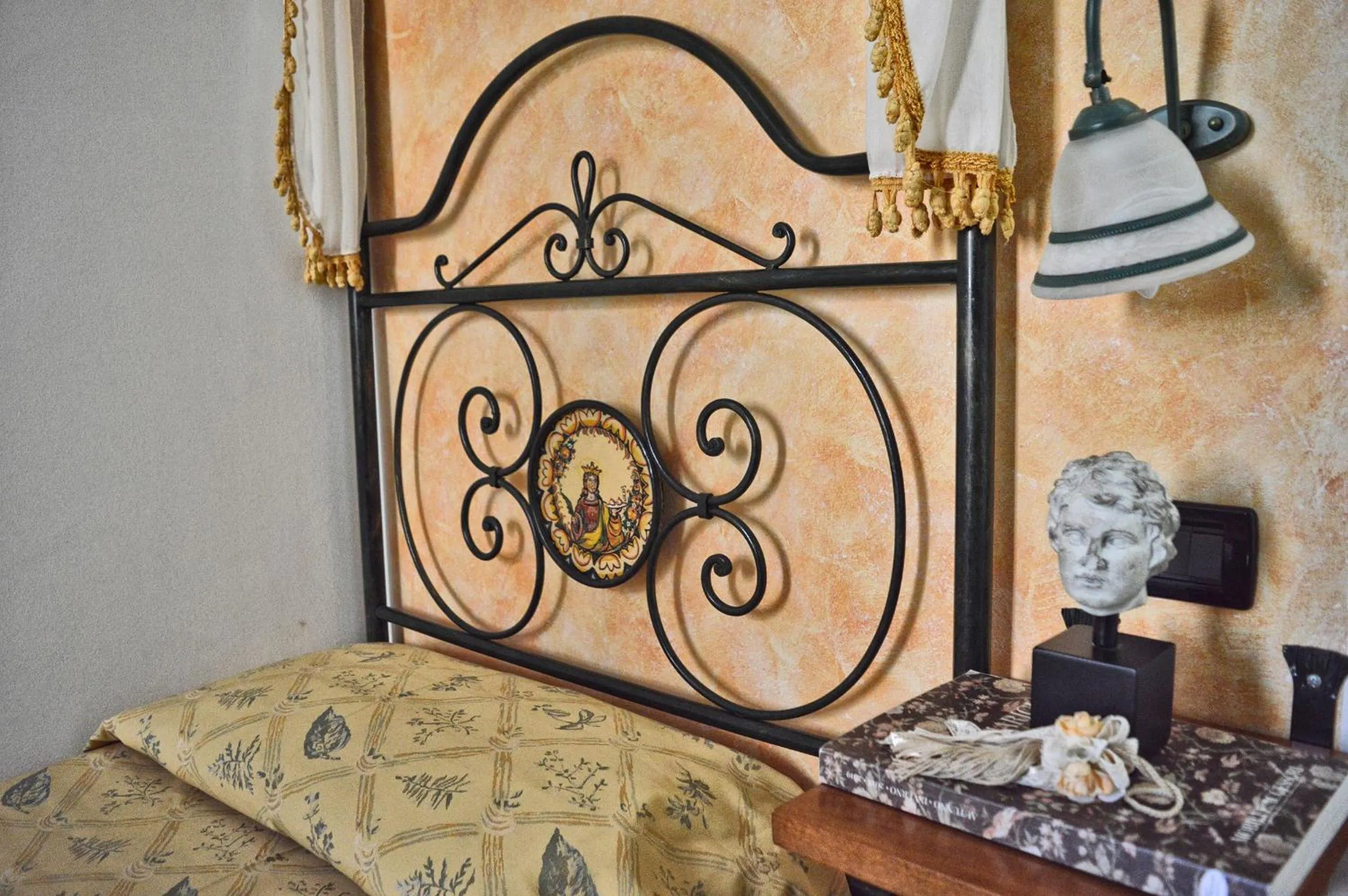 Decorative detail, Bed in Hotel Victoria