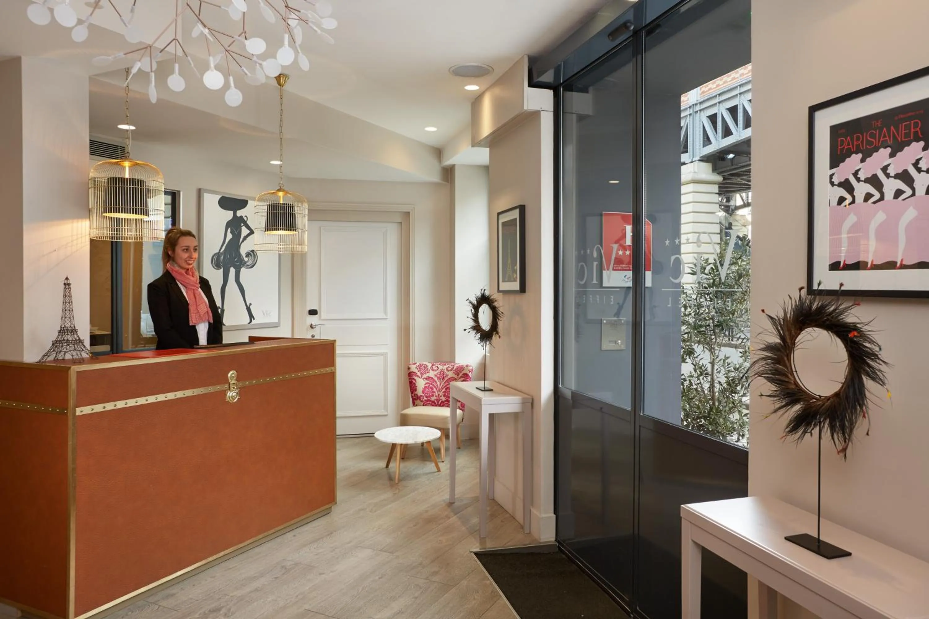 Staff in Hôtel Vic Eiffel