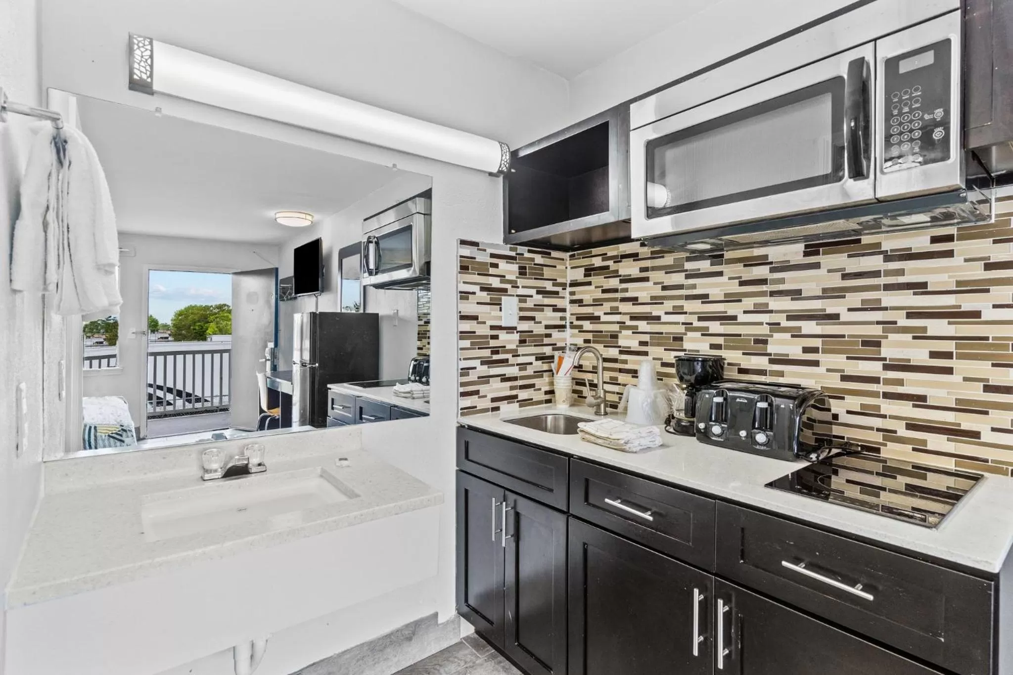 Kitchen or kitchenette in Studio 6 Wilmington, NC