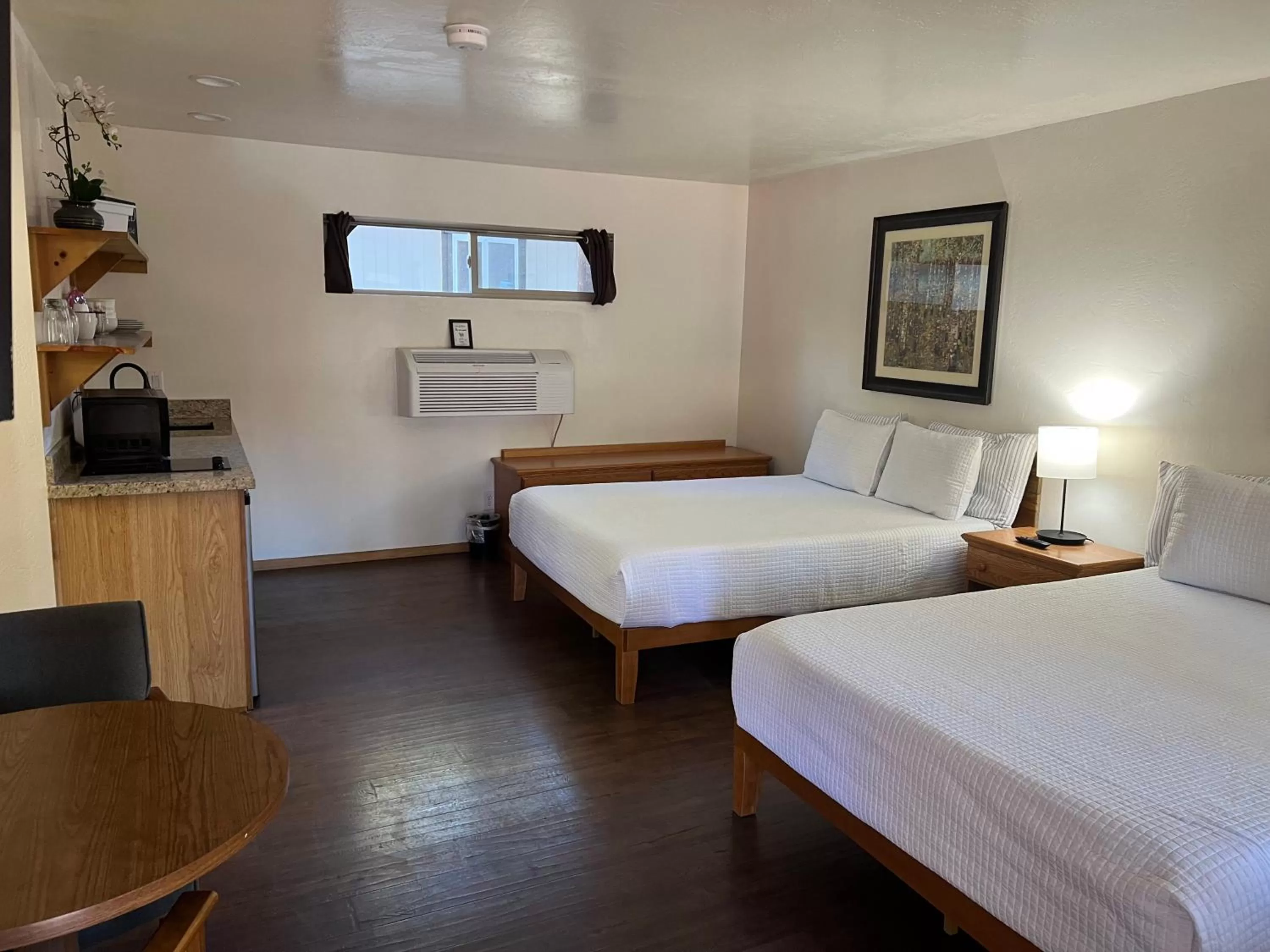 Bed in TimberLodge Inn