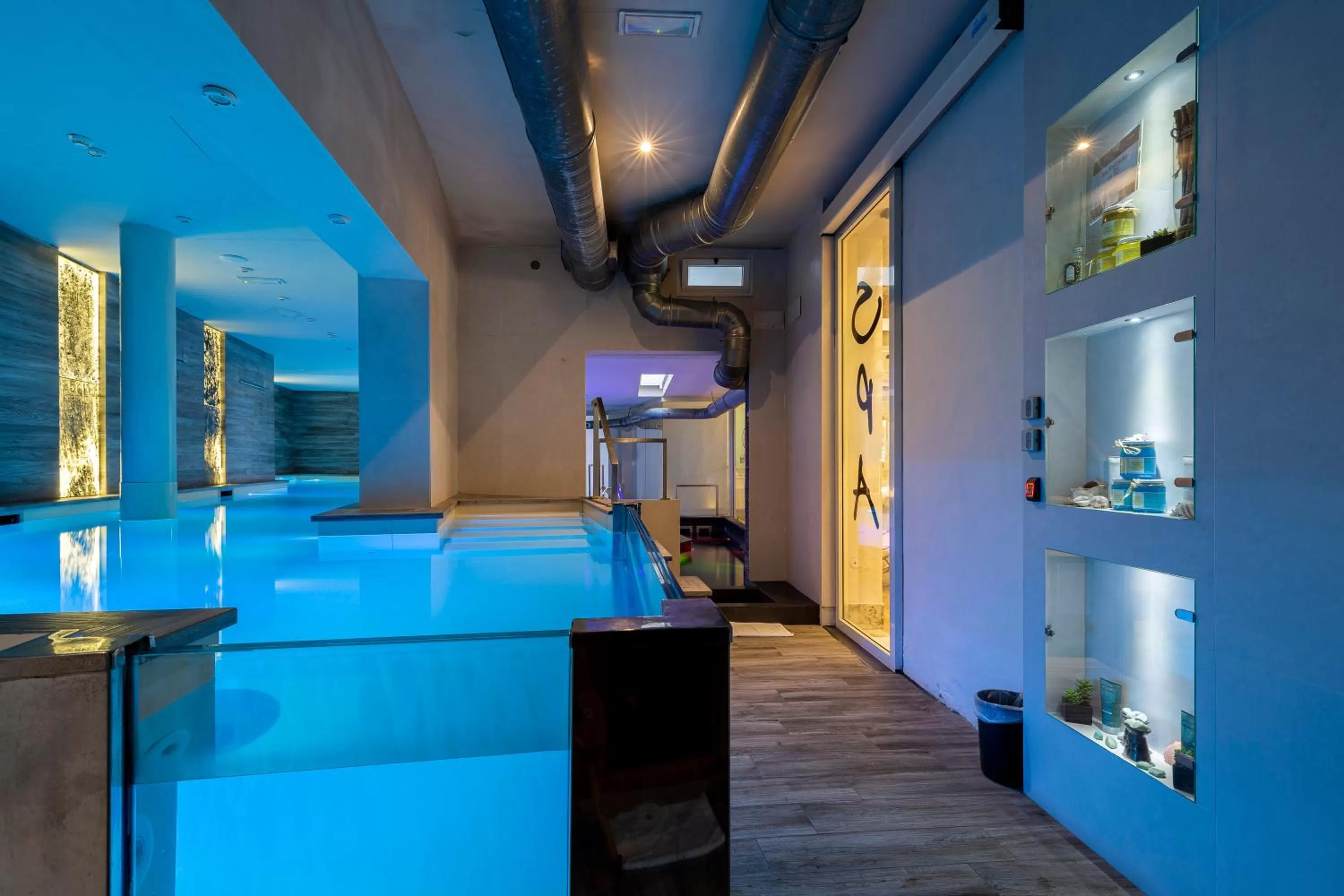 Hot Tub in Hotel Columbia Wellness & Spa