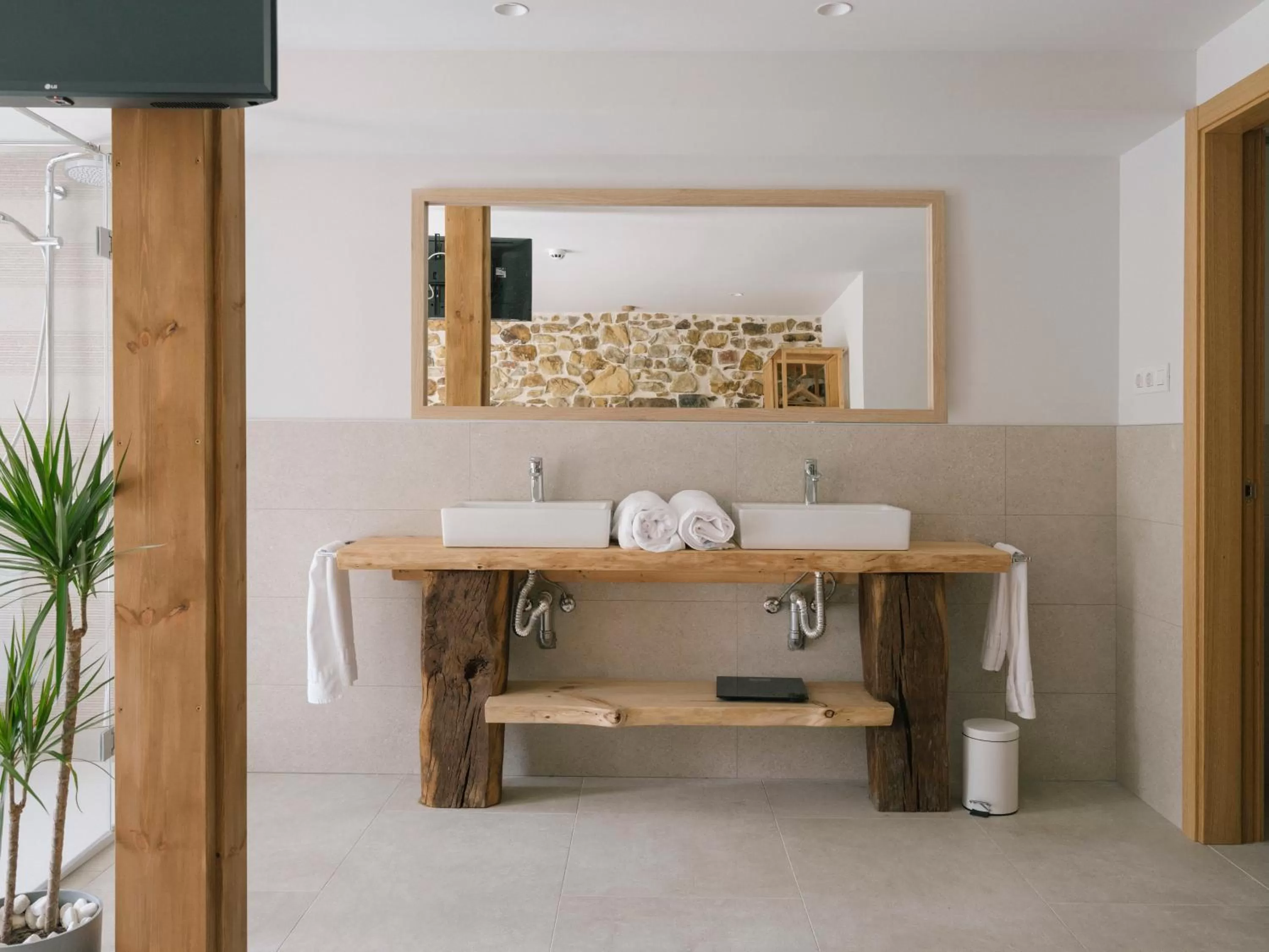 Bathroom in Hotel Nafarrola - Gastronomy & Wine