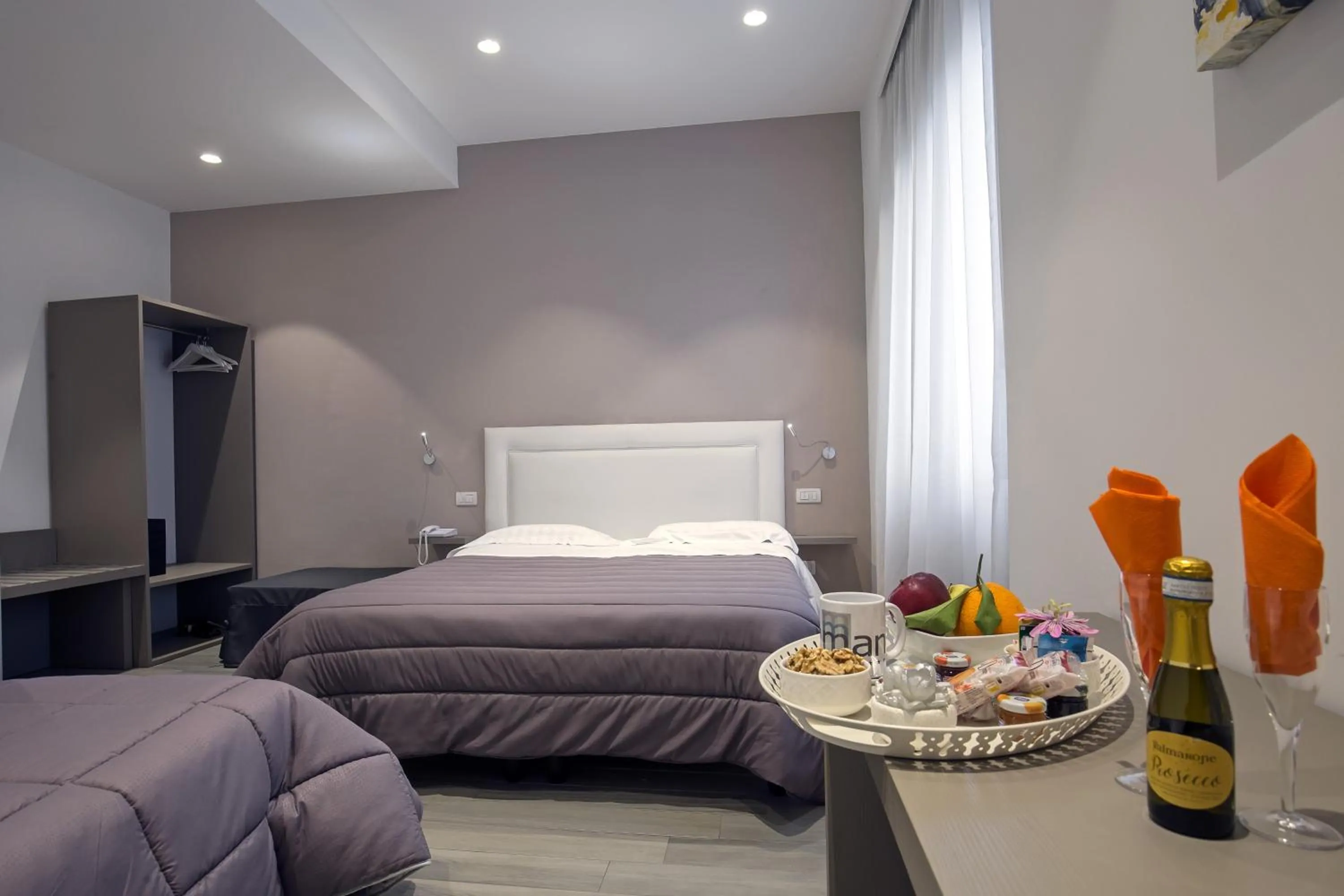 Photo of the whole room, Bed in Hotel Bruman Salerno