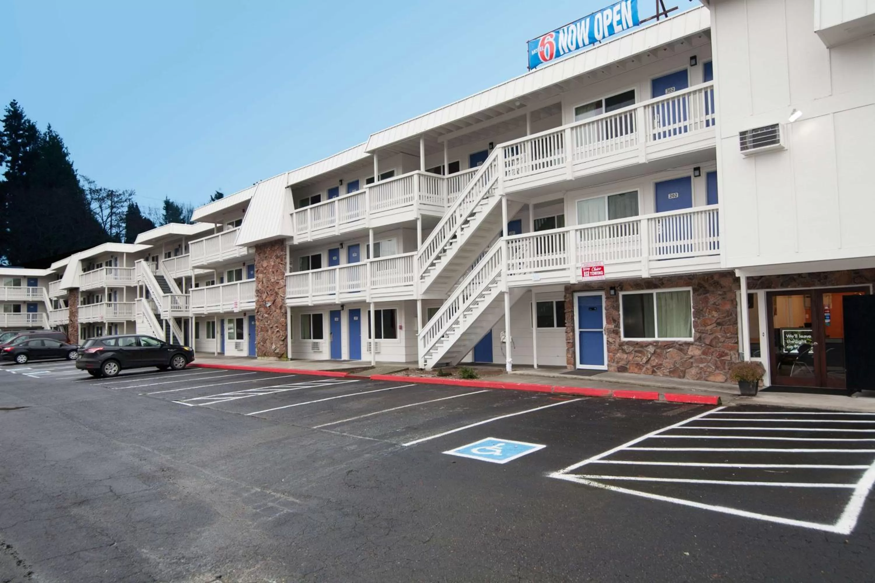 Property building in Motel 6-Bremerton, WA