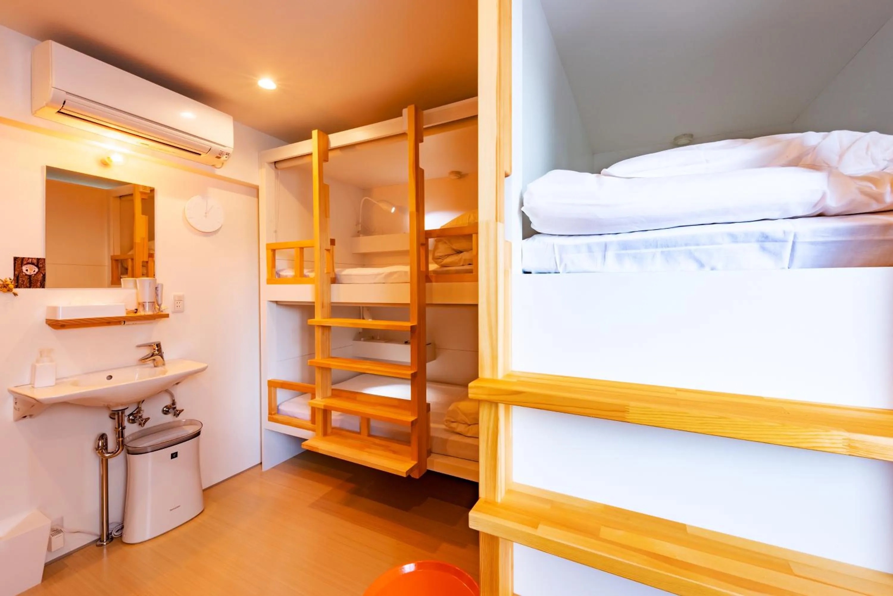Photo of the whole room, Bed in plat hostel keikyu sapporo sky