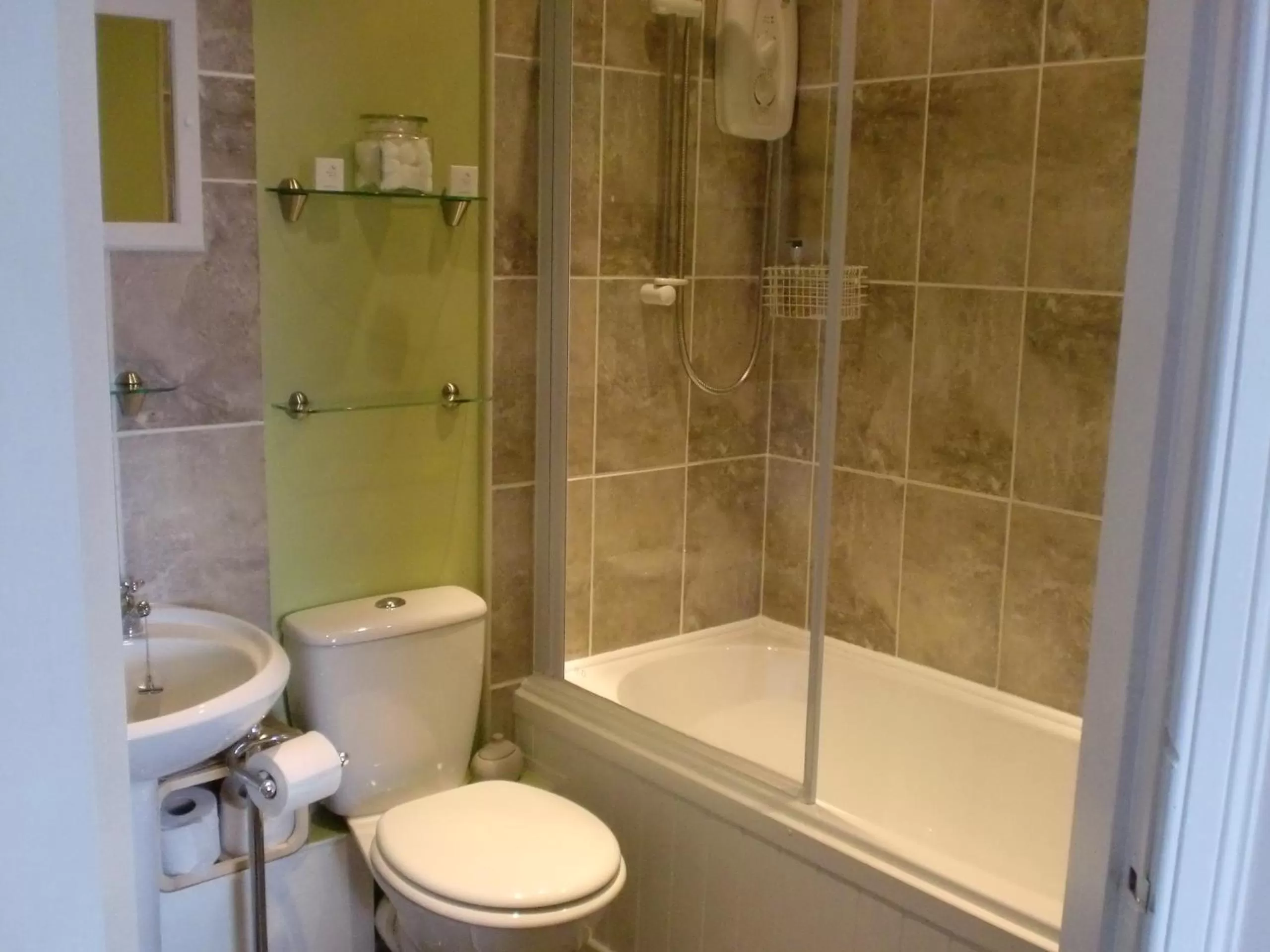 Bathroom in 29 Well Street B&B