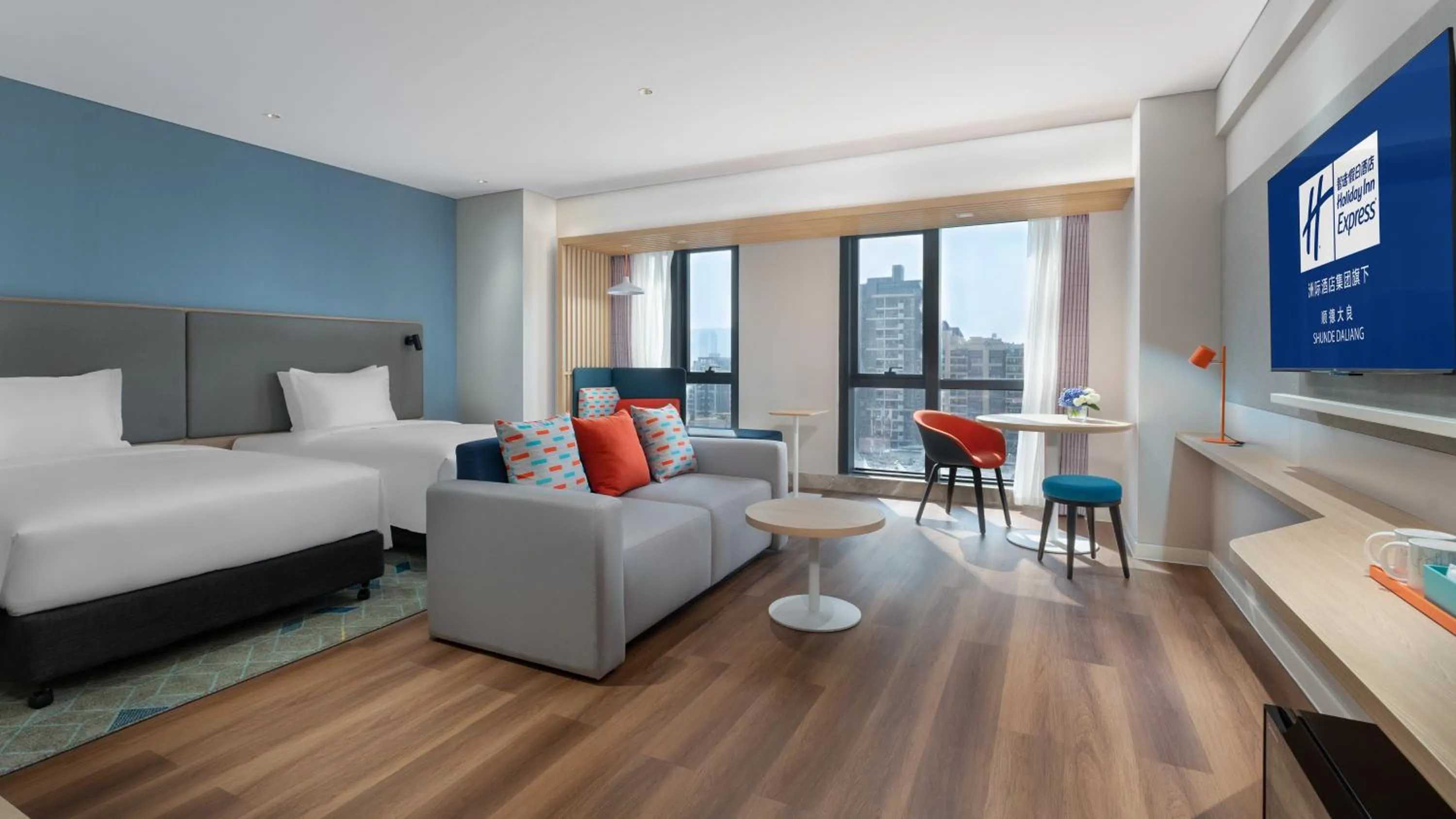 Photo of the whole room, Bed in Holiday Inn Express Shunde Daliang by IHG